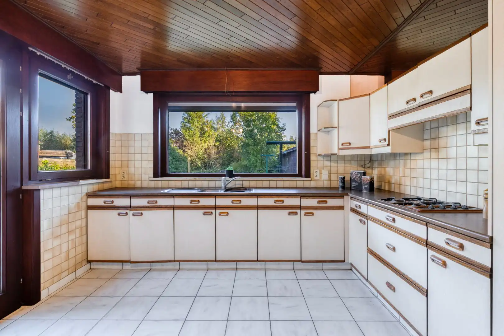 Vrijstaande woning met licht, ruimte en veel potentieel foto 8