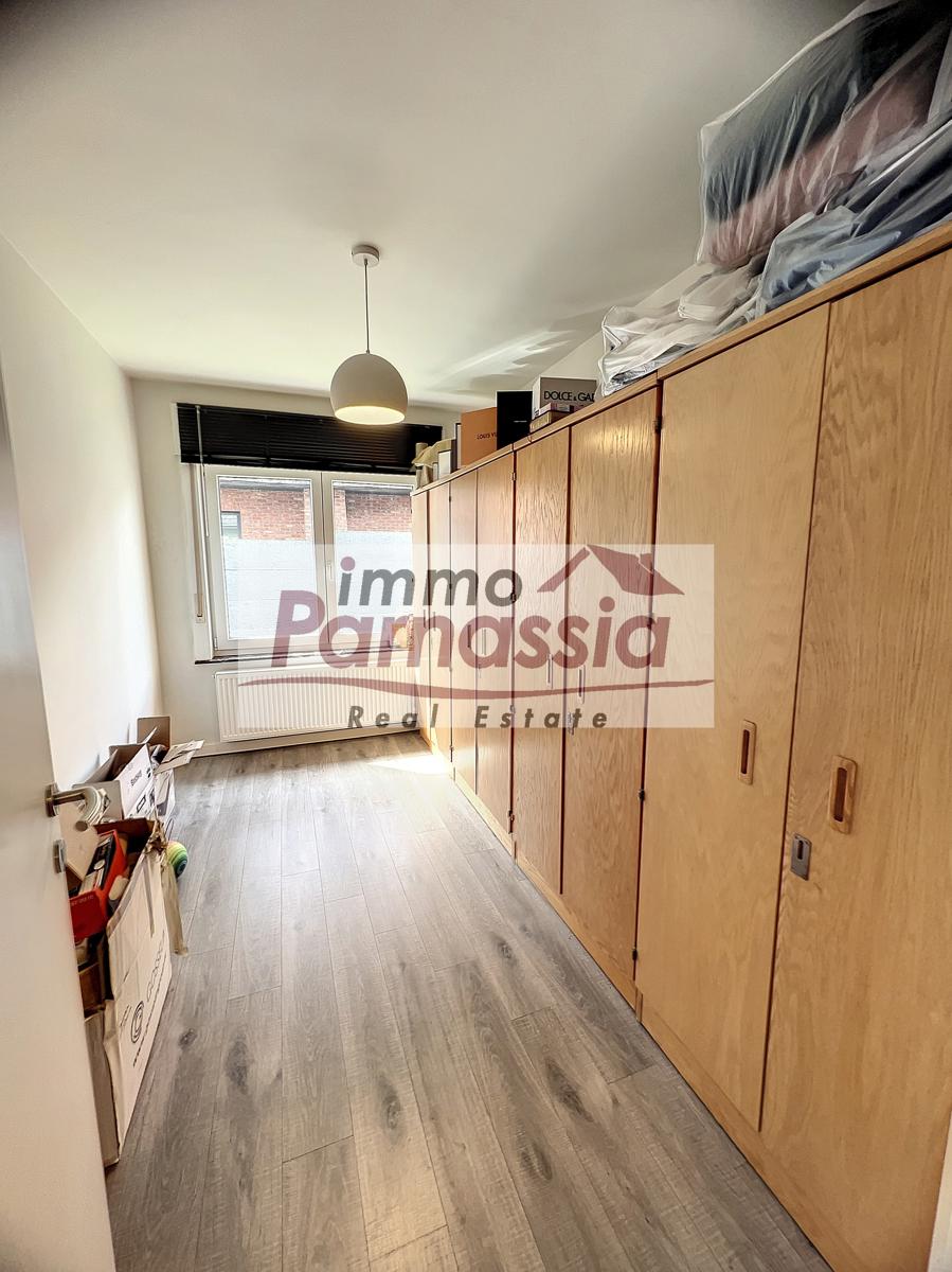 Volledig gerenoveerde villa in een residentiële wijk foto 10