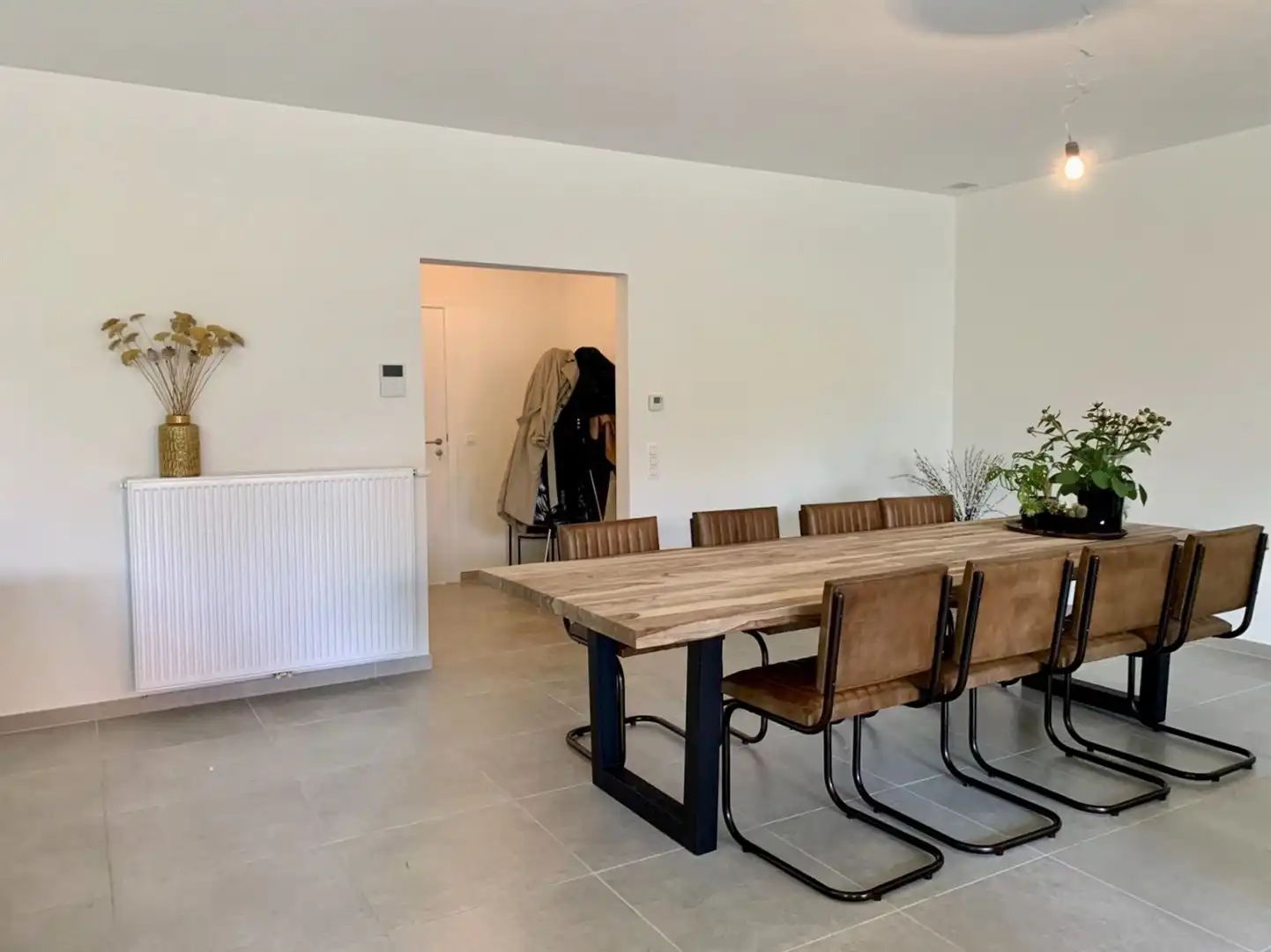 Prachtig gelijkvloers appartement te Sint-Eloois-Vijve met tuintje en overdekt terras.  foto 5