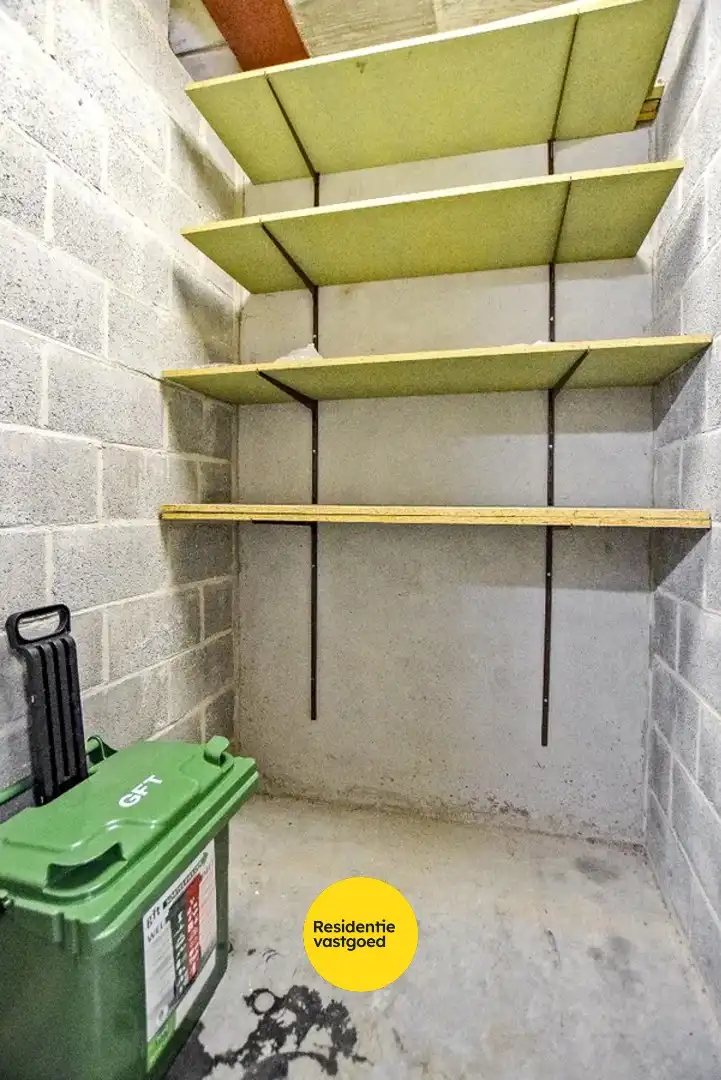 Instapklaar lichtrijk dakappartement in hartje Veurne (61m²) foto 10