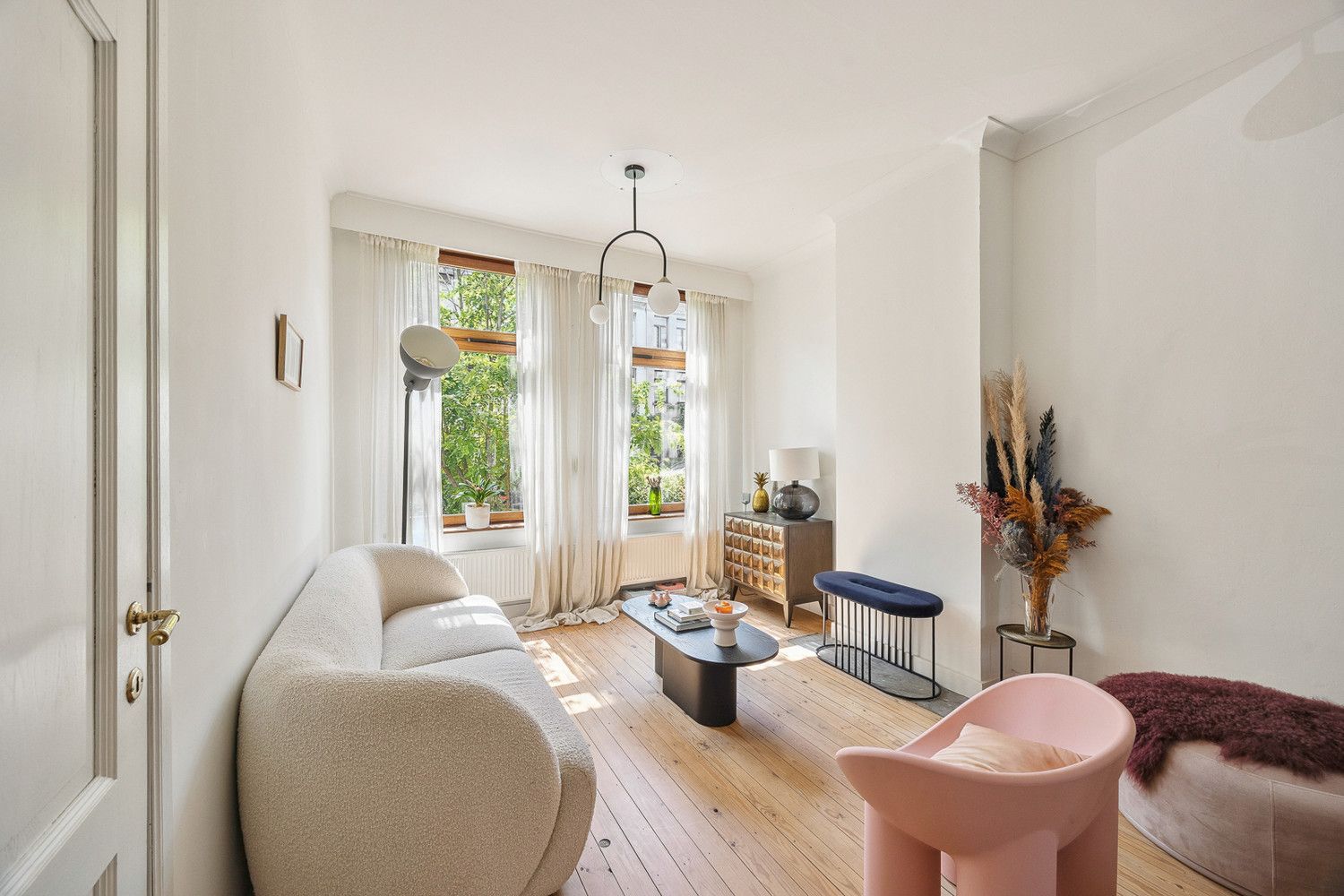 Hoofdfoto van de publicatie: Instapklare en lumineuze herenwoning boordevol charme met aangename stadstuin in de Groenenhoek op de grens Borgerhout/Berchem- tot 5 slaapkamers