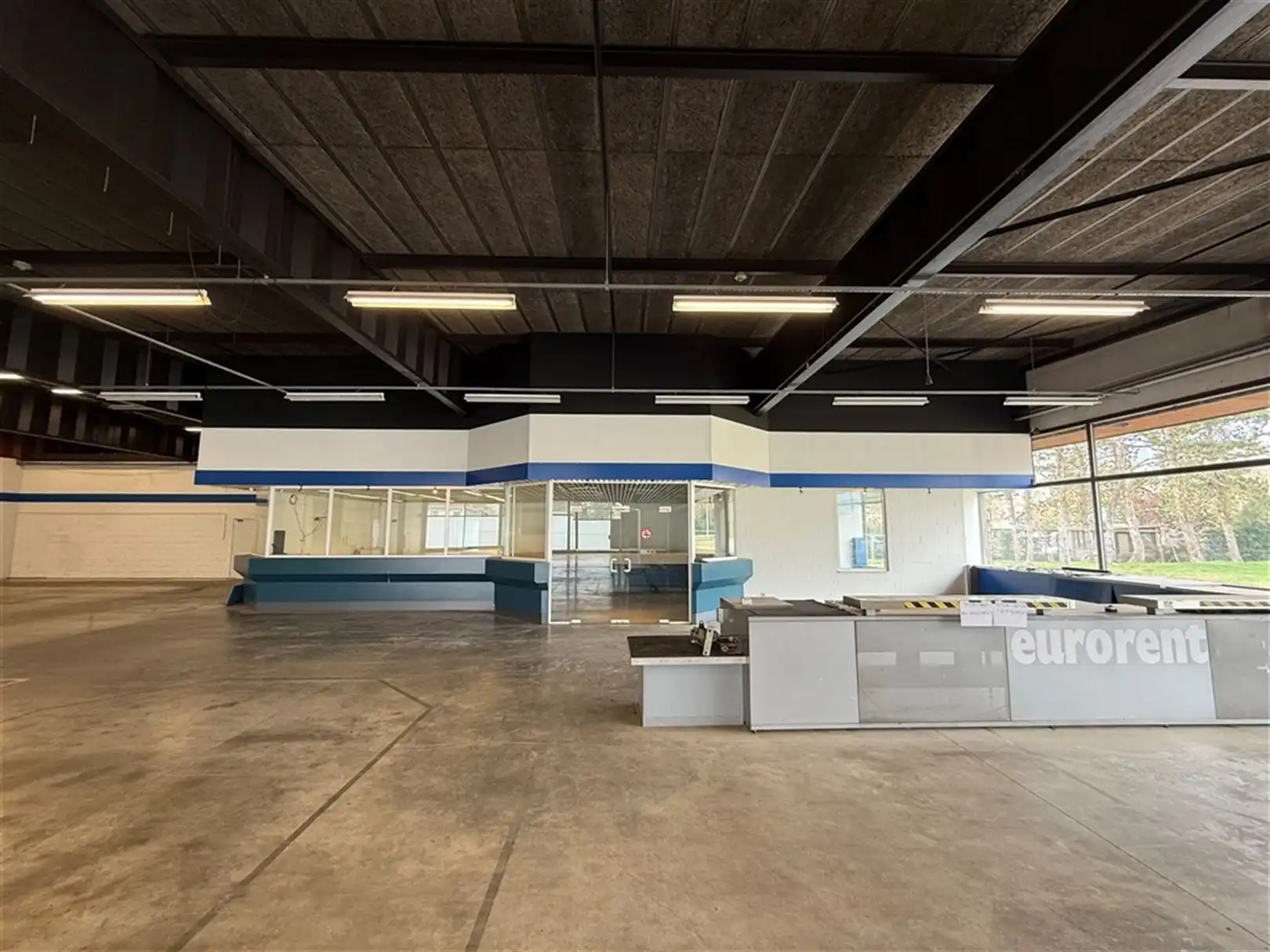 B2B Showroom met buitenterrein op zichtlocatie foto 8