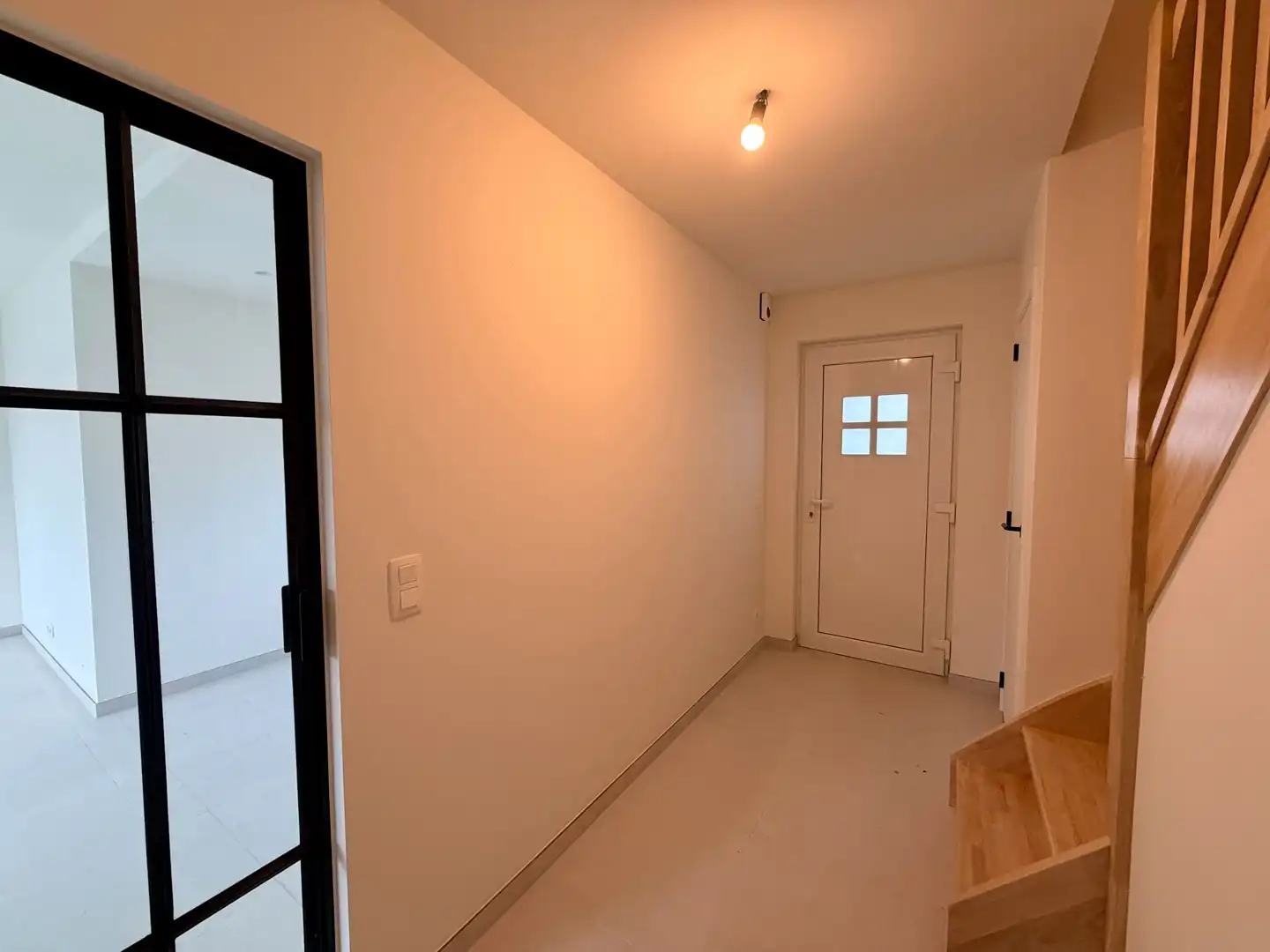 Volledig gerenoveerde woning met 3 slaapkamers en tuin te Izegem! foto 8