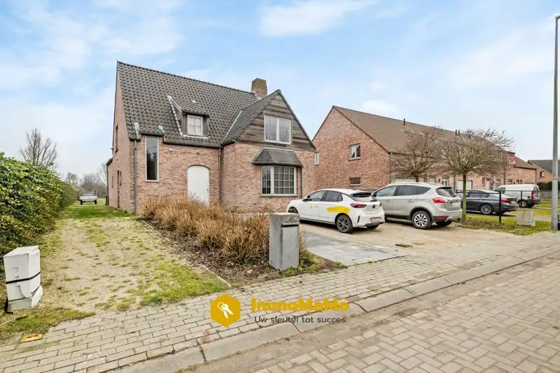 LANDELIJKE WONING MET ENORM RUIME TUIN TE KOOP IN WACHTEBEKE foto 2