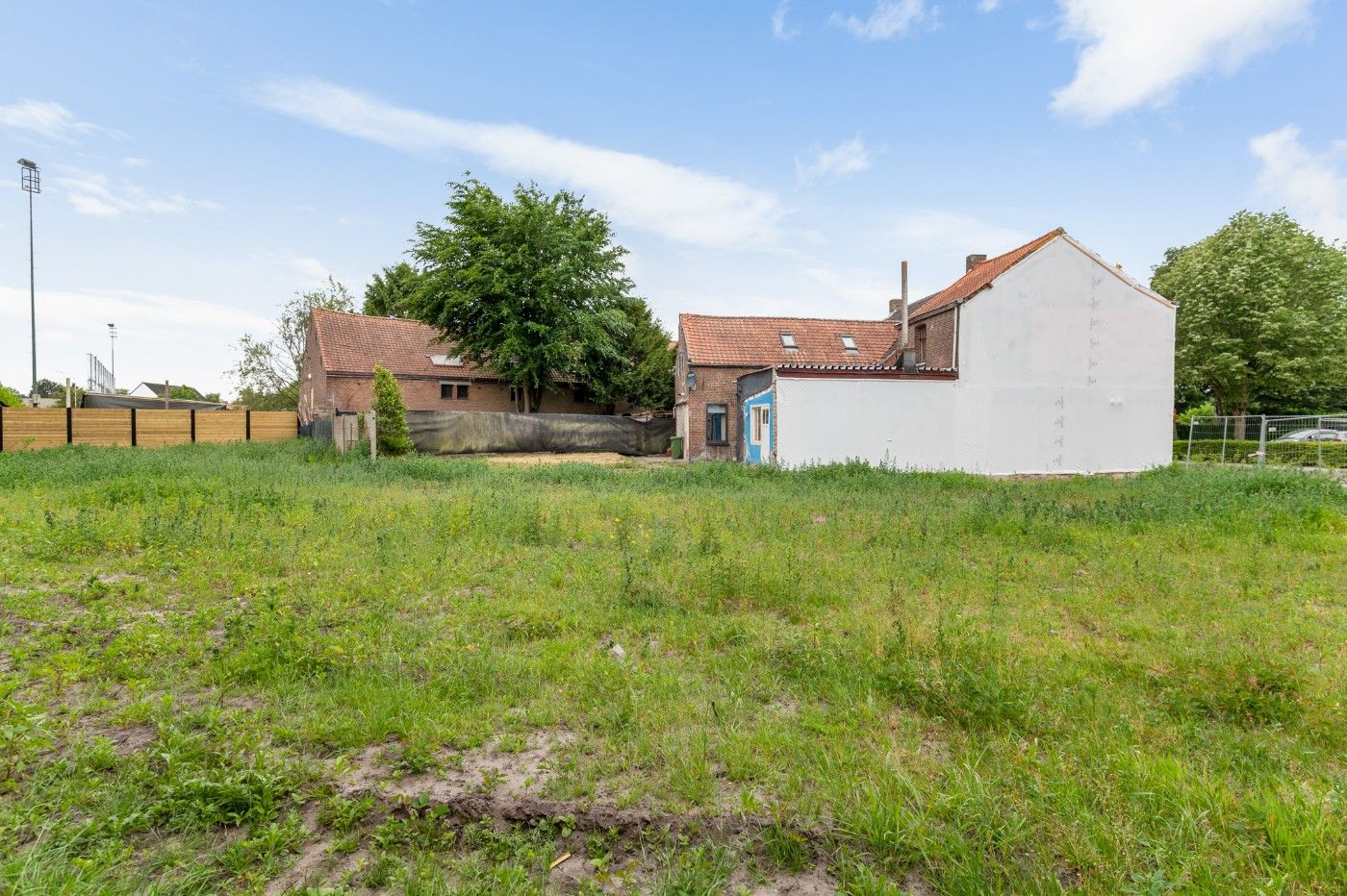 Charmante, te renoveren woning met 2 slpk. en tuin foto 26