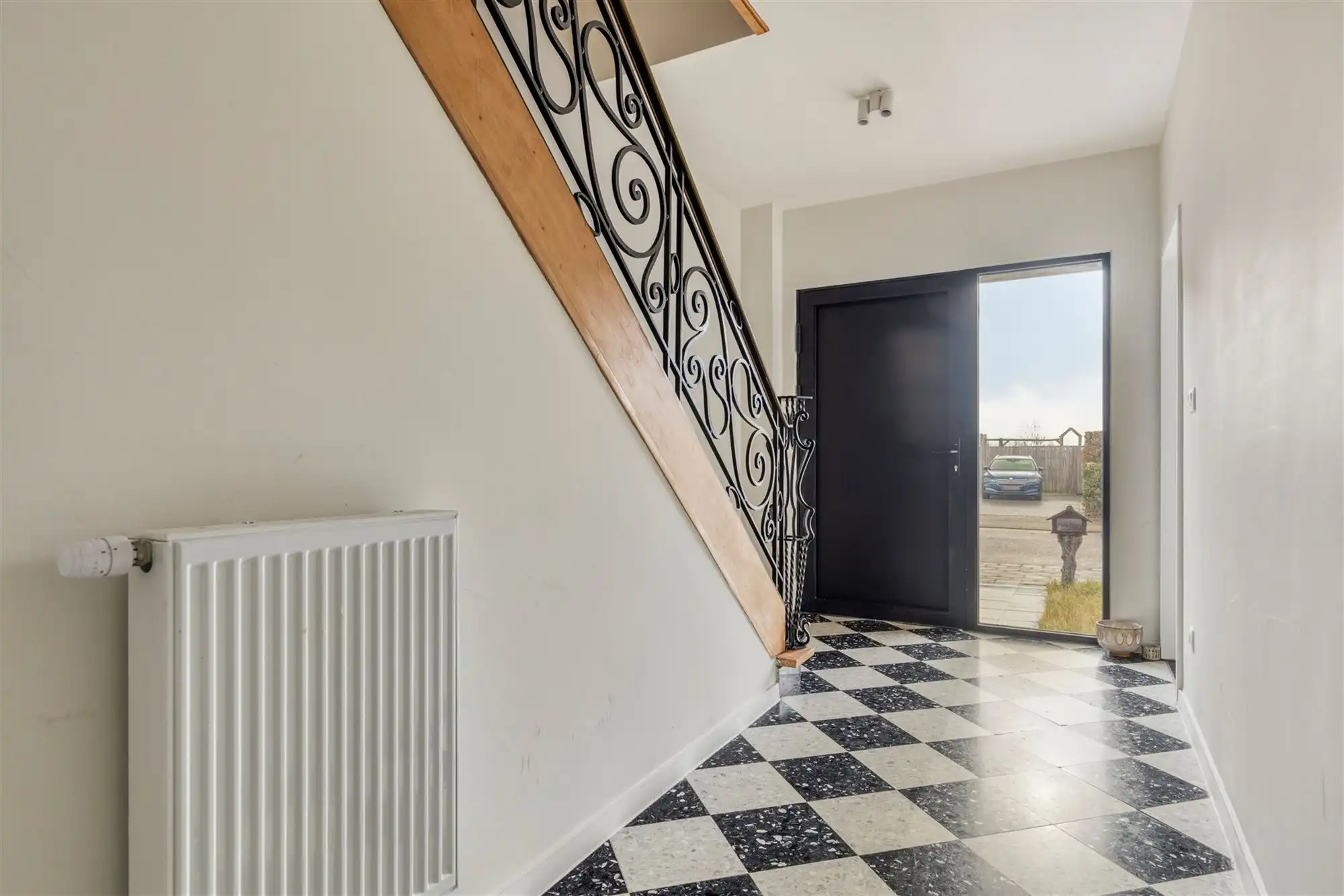 Karaktervolle halfopen bebouwing in rustige woonwijk foto 7