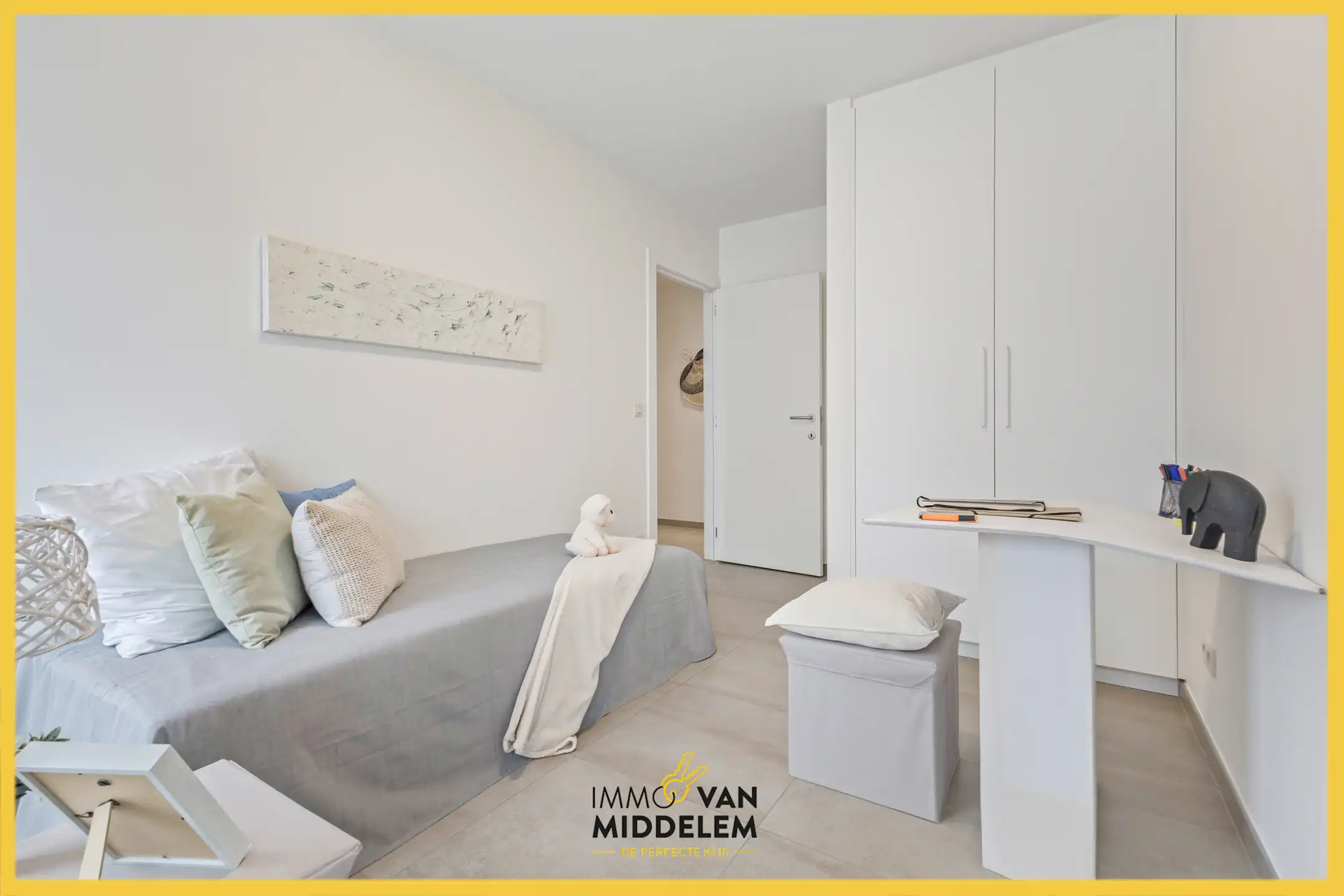INSTAPKLAAR APPARTEMENT MET 2 SLPKS, 2 TERRASSEN EN GARAGE foto 14
