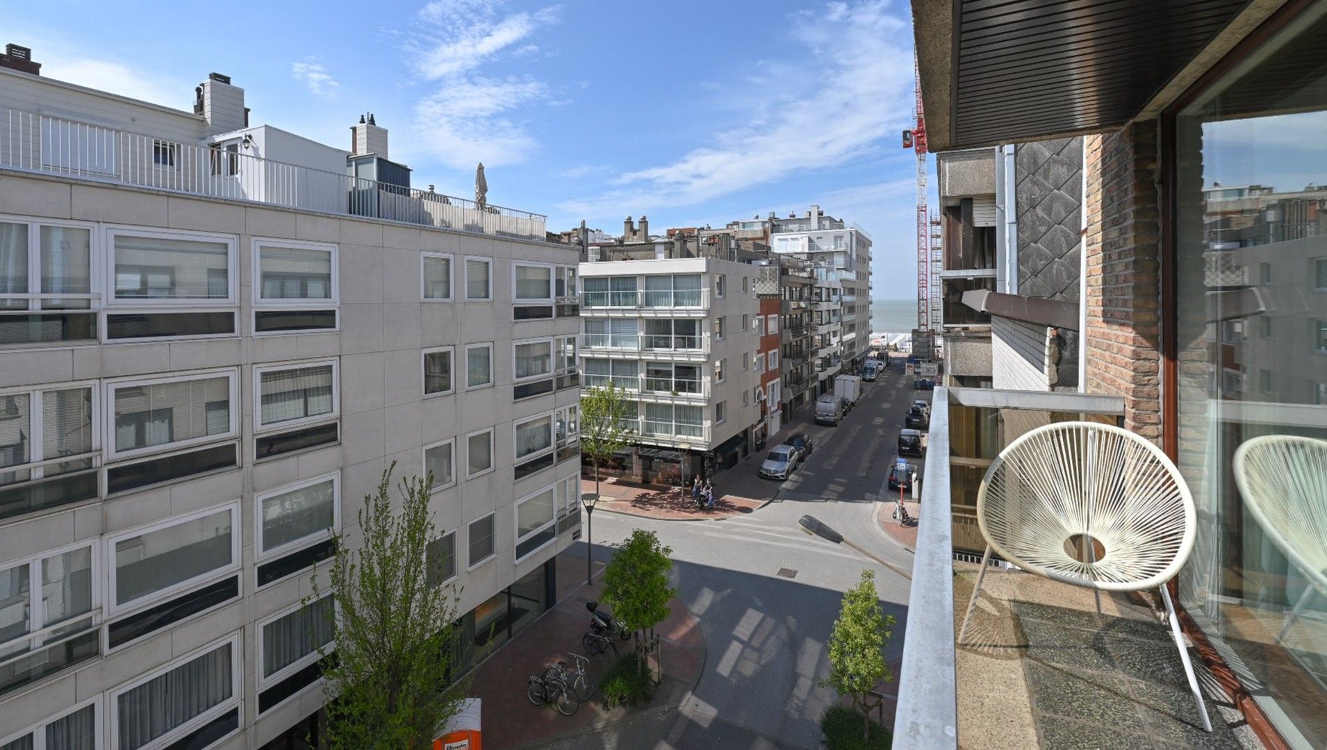 Luxueus appartement met zijdelings zeezicht, gelegen tussen de Kustlaan en de Dumortierlaan. foto 3