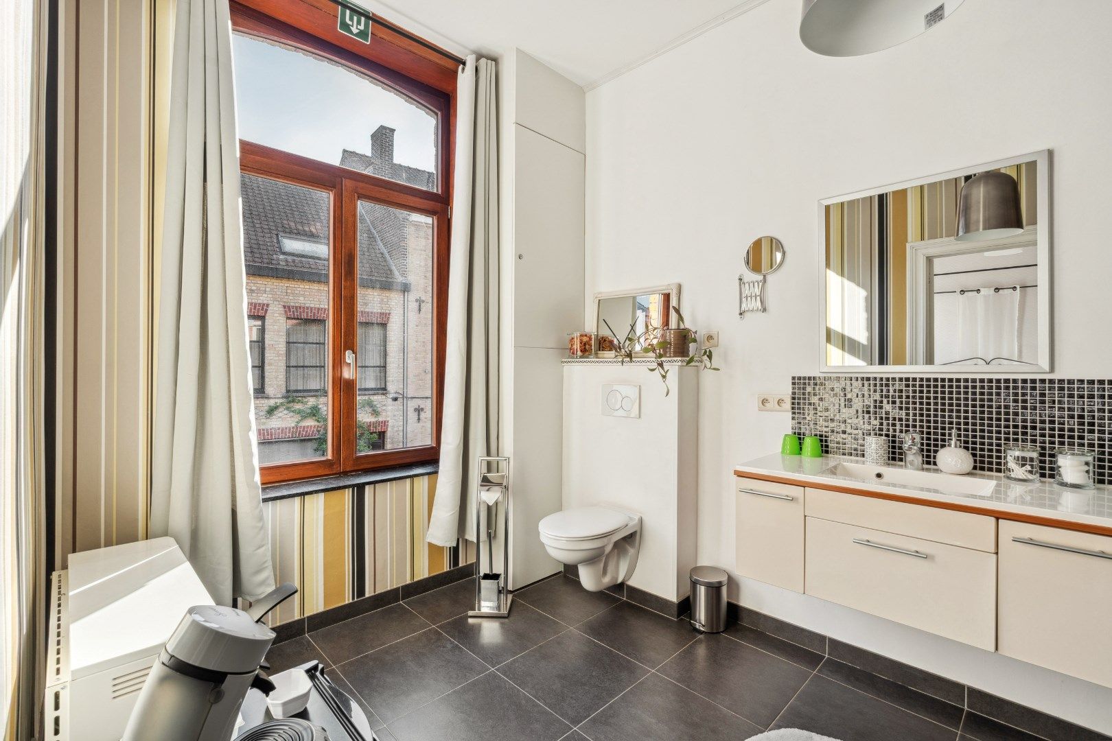 Unieke herenwoning momenteel uitgebaat als B&B en vakantiewoning  foto 18
