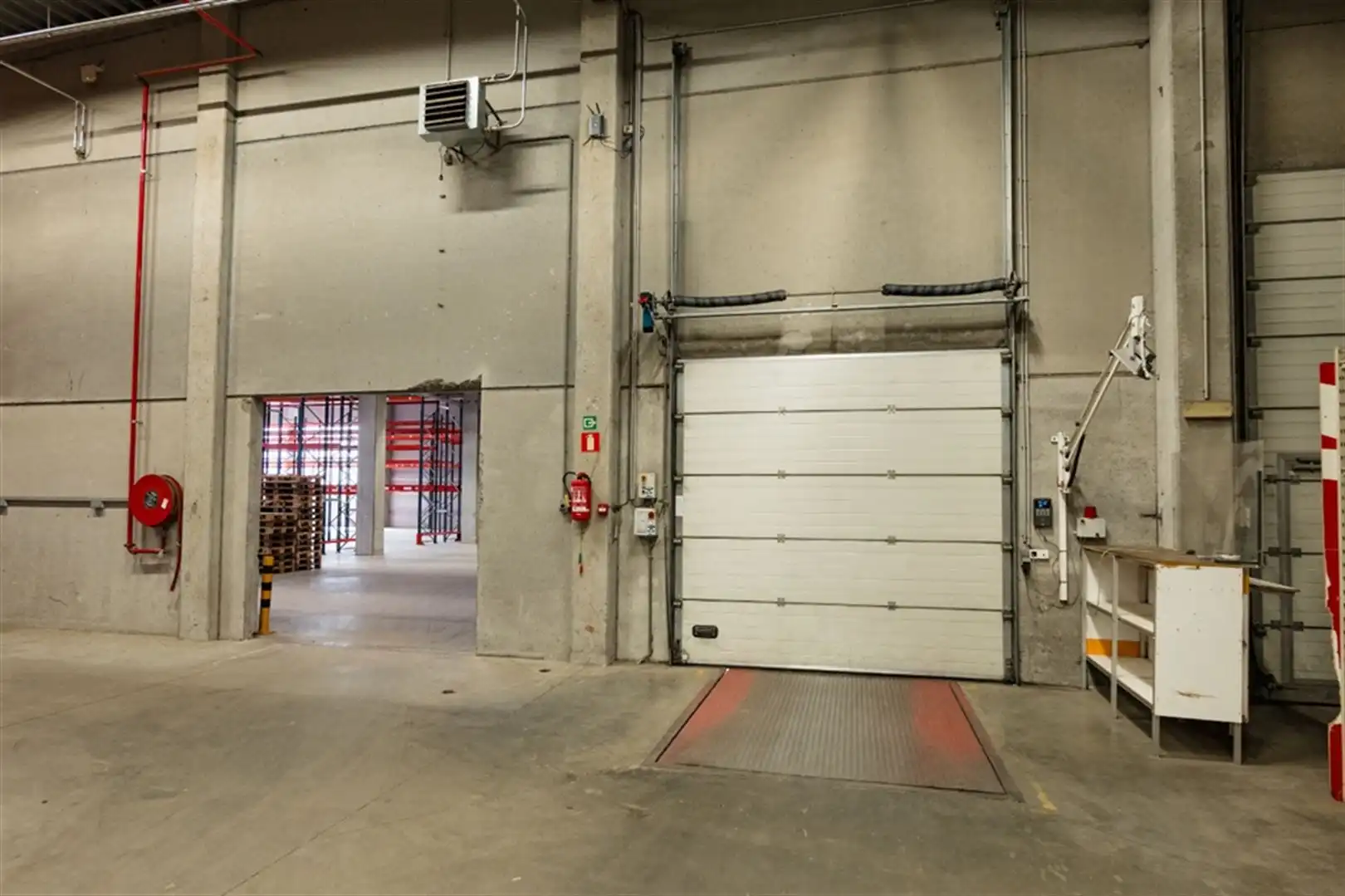 Polyvalent bedrijfsgebouw foto 48