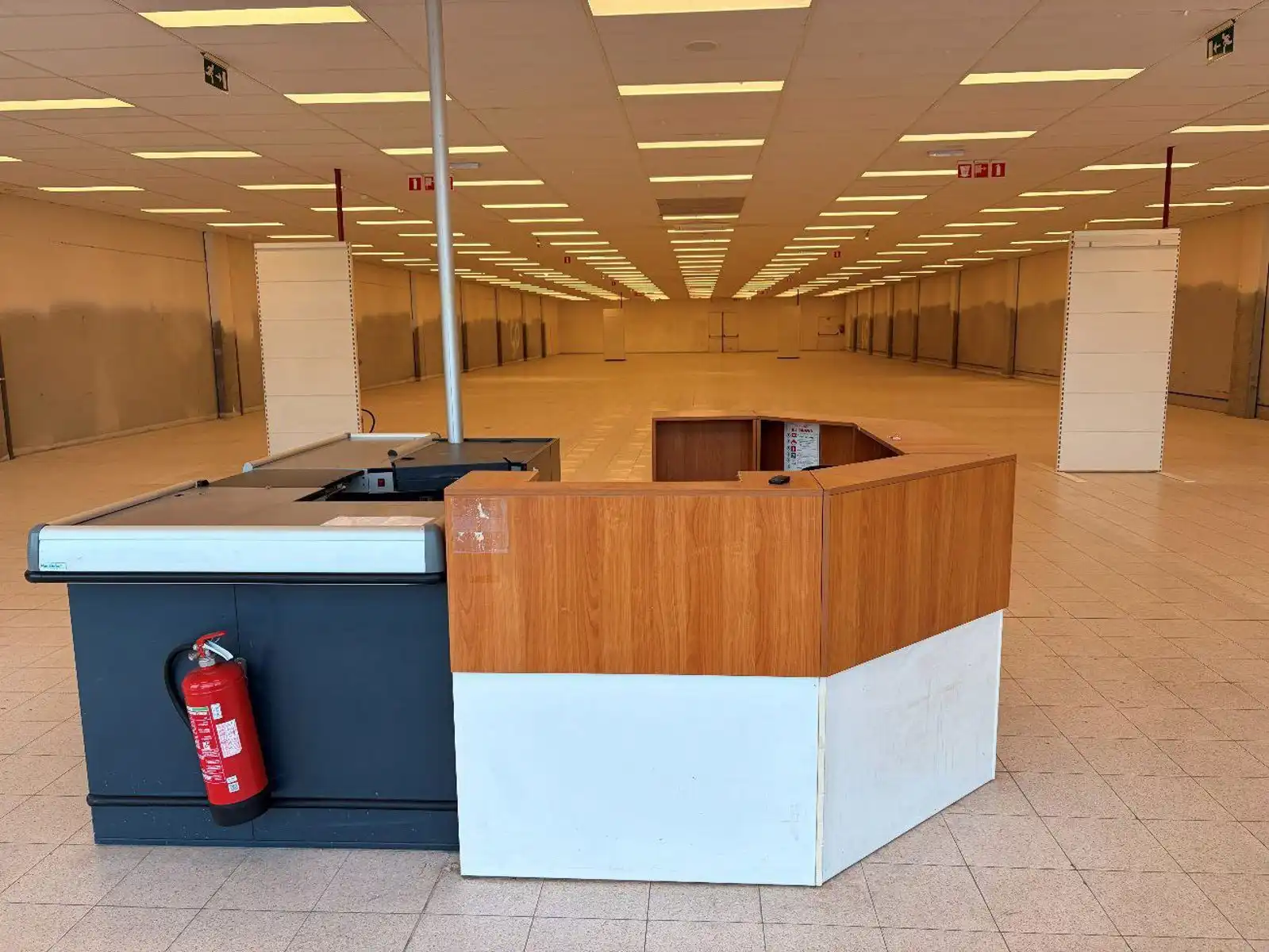 Handelspand van 1.214 m² te huur op retailpark in Lokeren foto 7