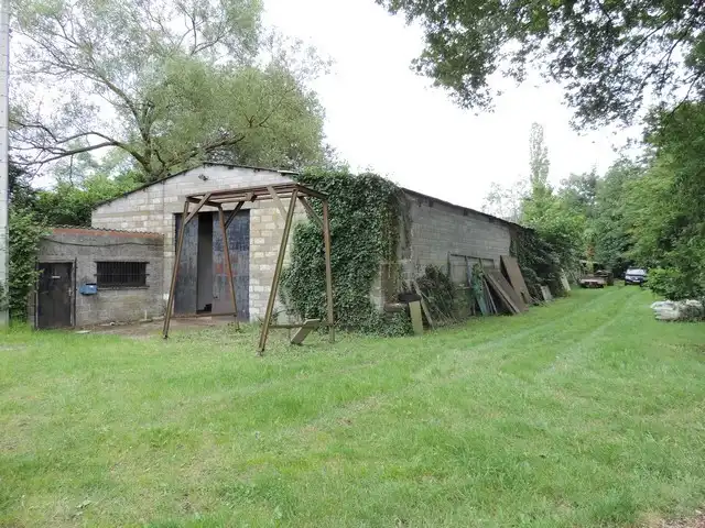 Perceel grond met loods foto {{pictureIndex}}