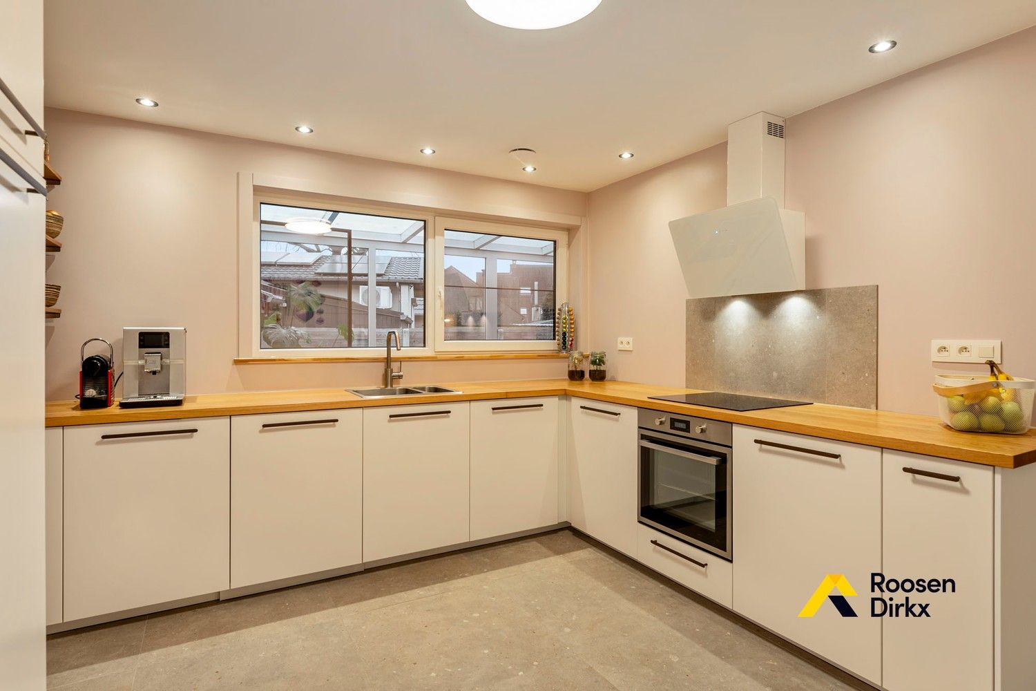 Instapklare volledig gerenoveerde vrijstaande gezinswoning met 3 slaapkamers op perceel van 617m² foto 10