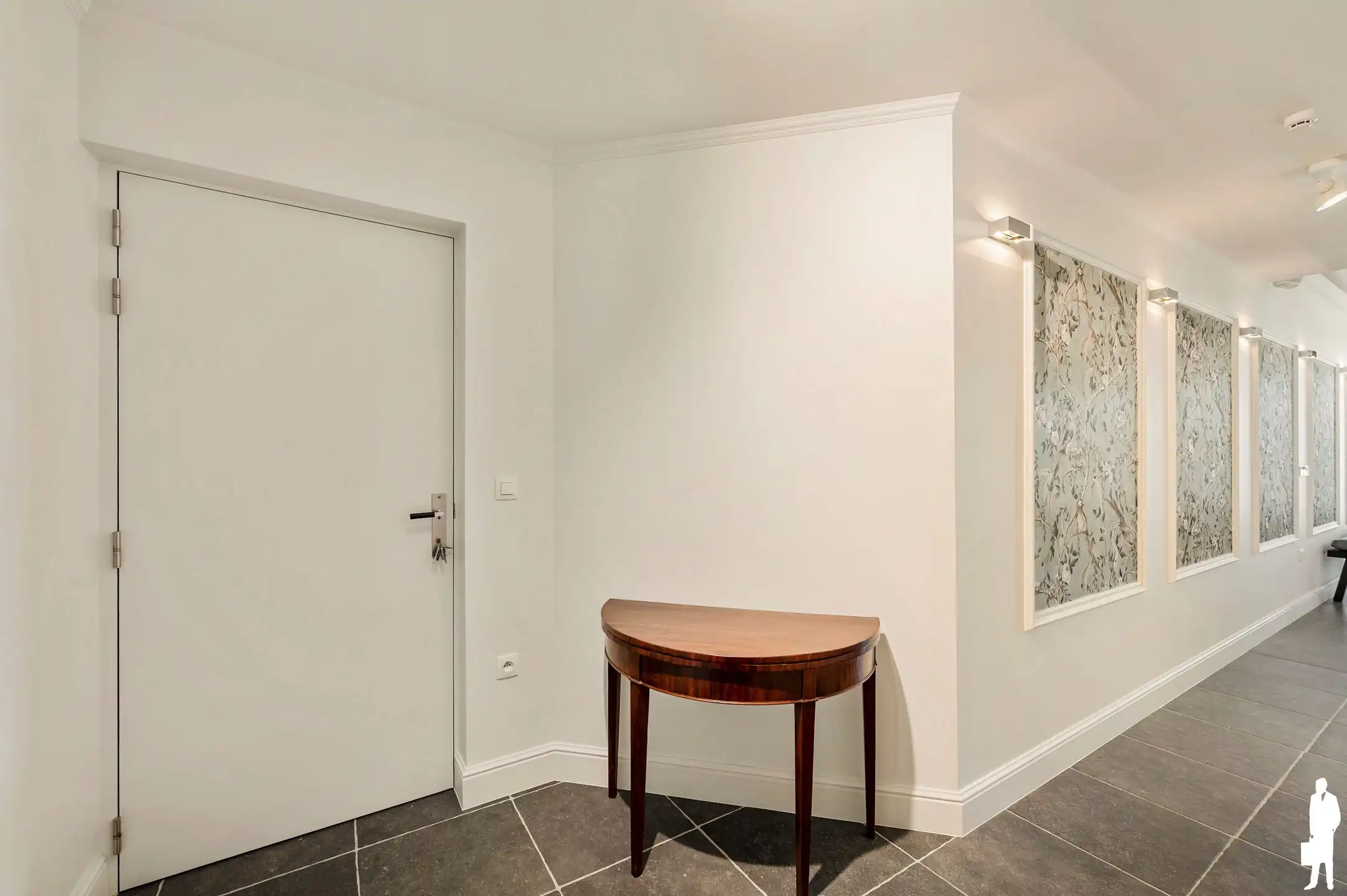 Lichtrijk BEN-appartement met open waterzicht in London Residence foto 11