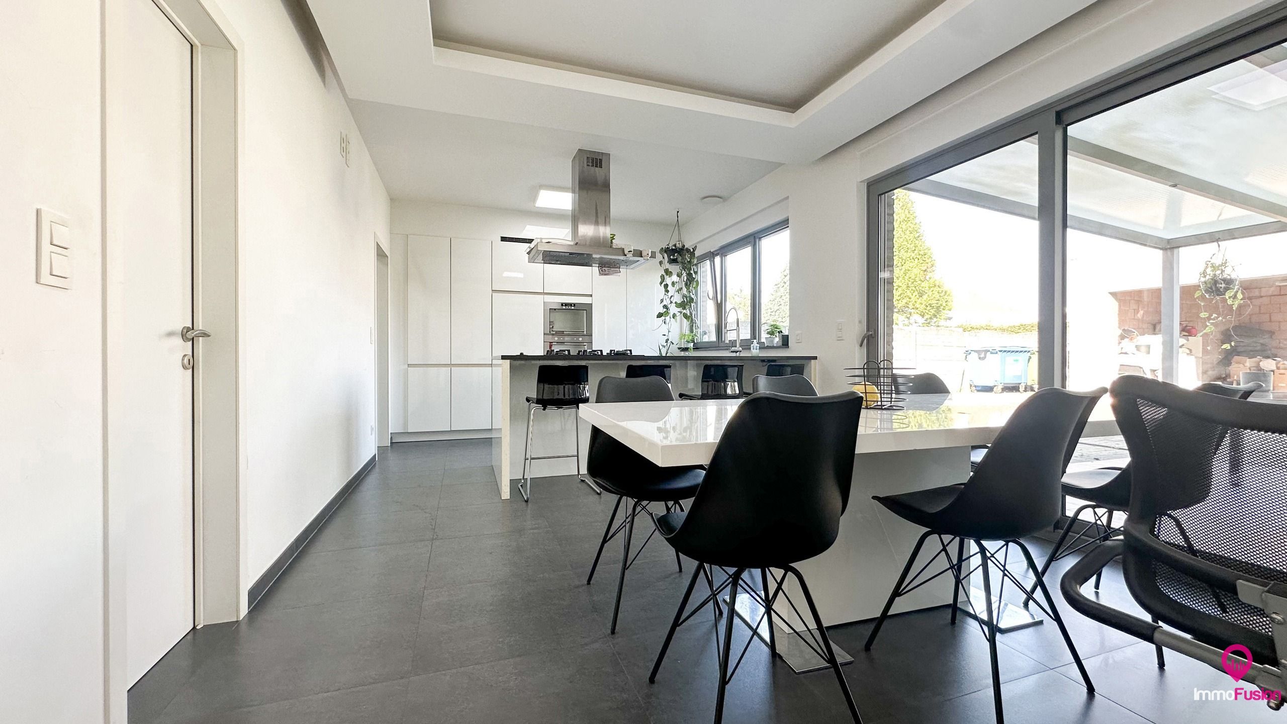 Recente vrijstaande woning van 240 m² en 8are grond! foto 10