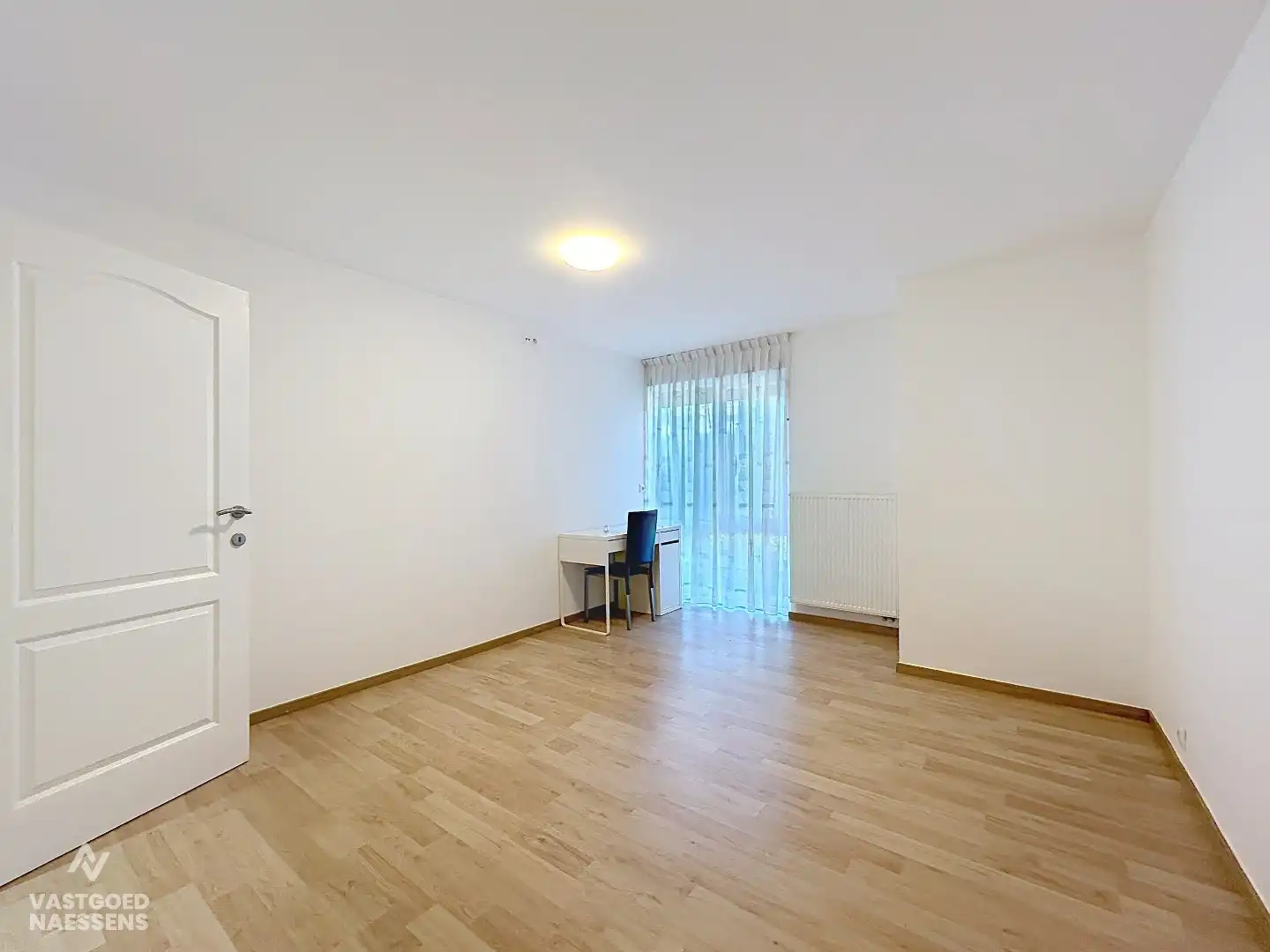 RUIME BUNGALOW MET TUIN EN GARAGE foto 9