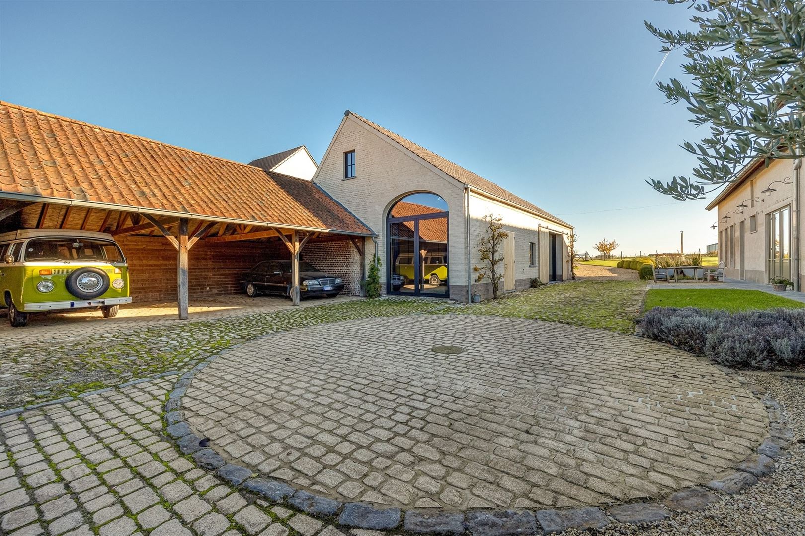 Exclusief landhuis met multifunctioneel bijgebouw foto 21