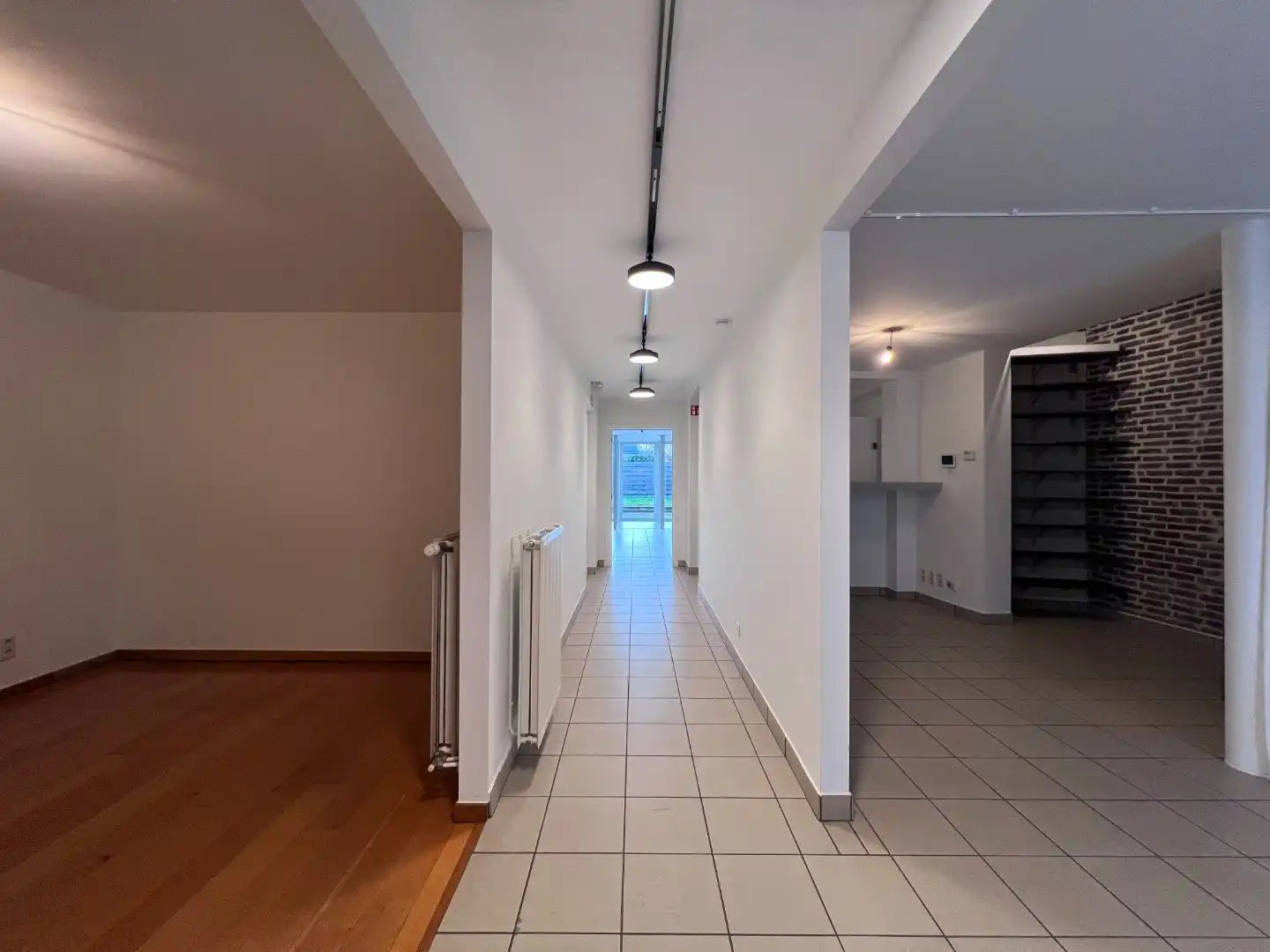 Ruime en lichtrijke woning met tuin te huur in Zomergem foto 6