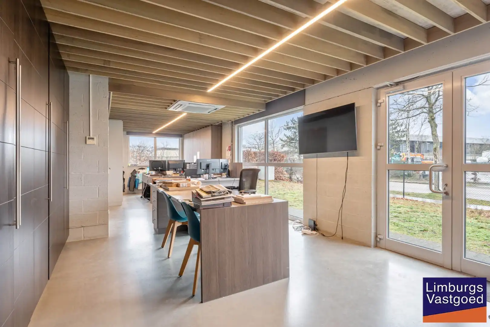 Industrieel gebouw,1.696m², met kantoren 120m² + appartement 120m², Genk-Zuid foto 13