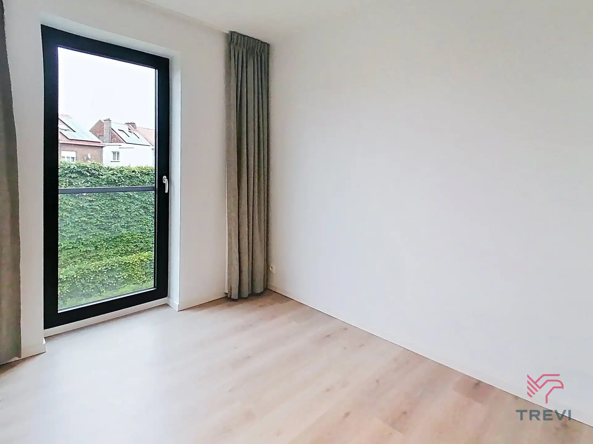 Mooie 2-slaapkamer ONMEUBILEERD appartement foto 10