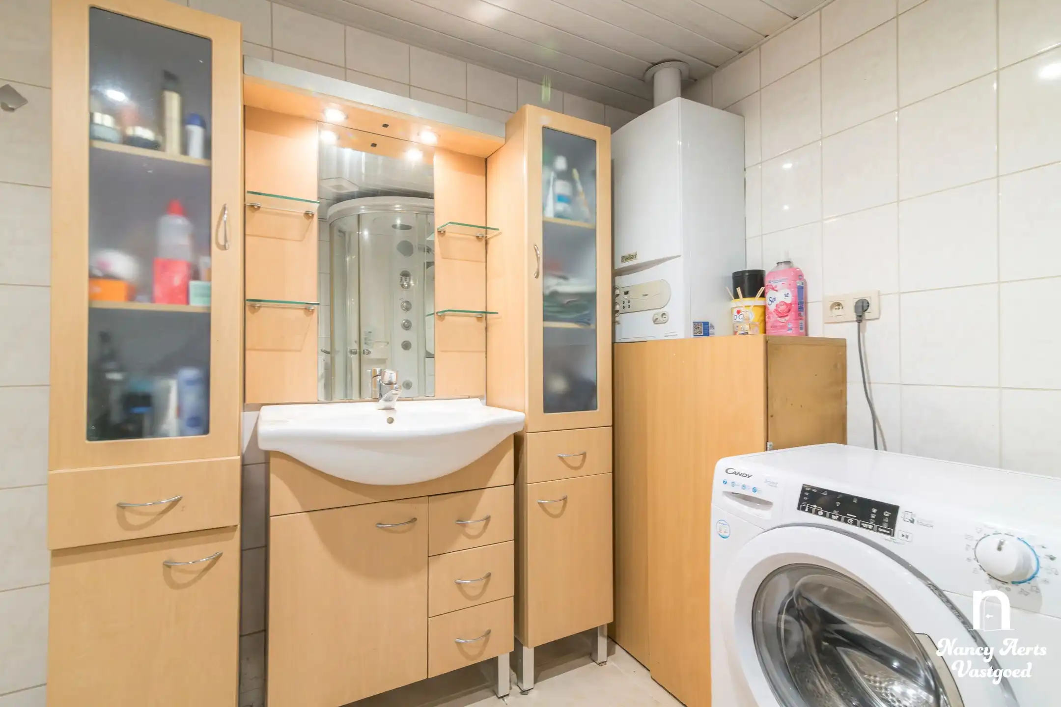 Halfopen woning met grote omheinde tuin en mooi uitzicht foto 9