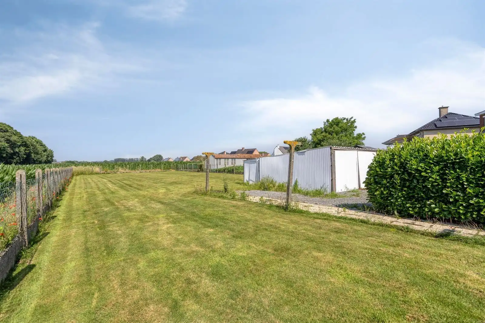 Alleenstaande woning met 3 slaapkamers garage en tuin  foto 2