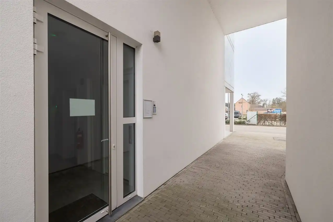 Commerciële ruimte op strategische hoekligging van 135m² foto 13