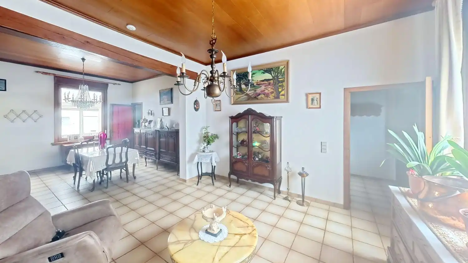 Veelzijdige woning met ruime opslagmogelijkheden te koop! foto 4