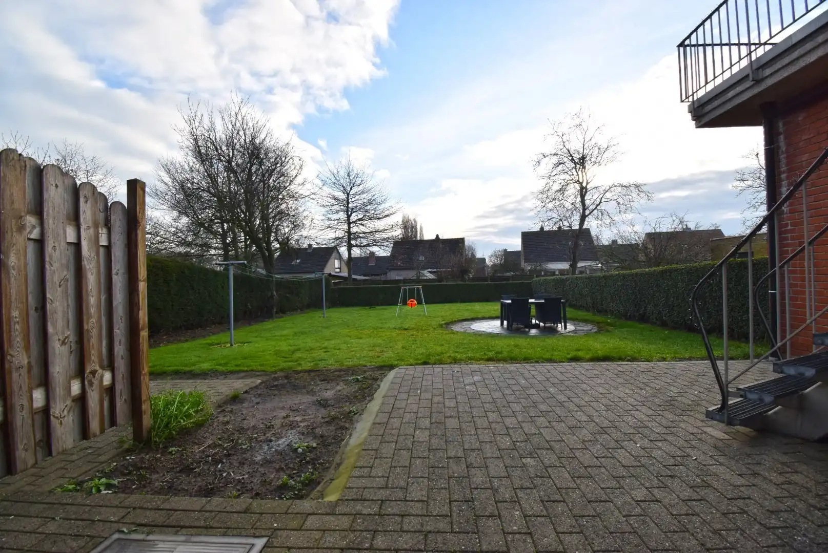 ZEER RUIM TWEE SLAAPKAMER APPARTEMENT OP HET GELIJKVLOERS foto 9