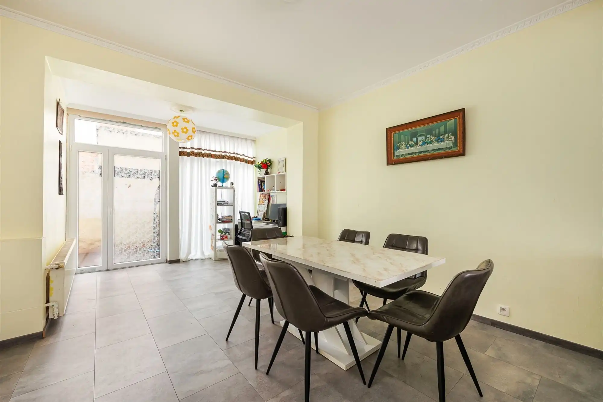 Huis met drie slaapkamers en leuke stadstuin.  foto 6