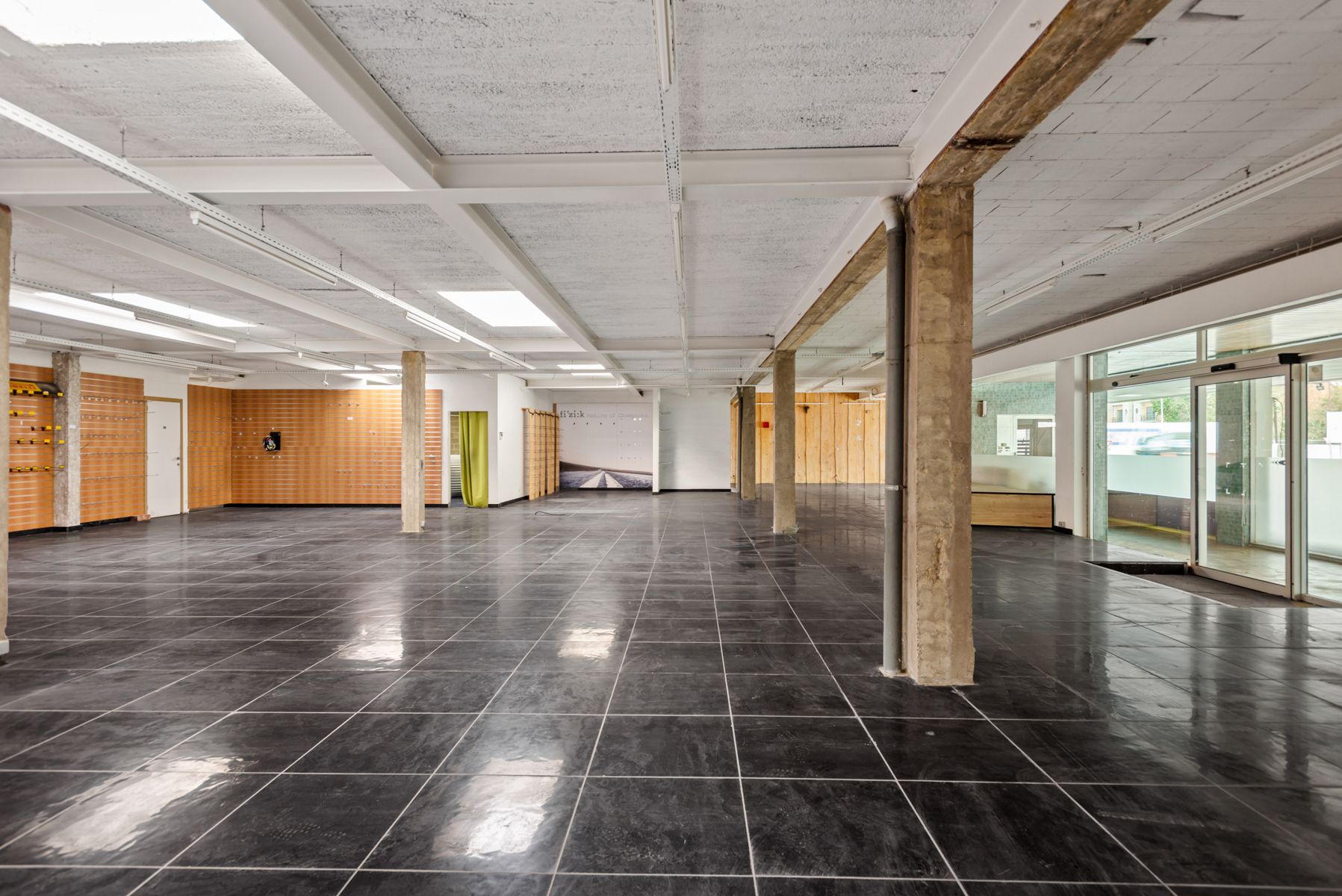 Veelzijdig commercieel pand met woongedeelte foto 2