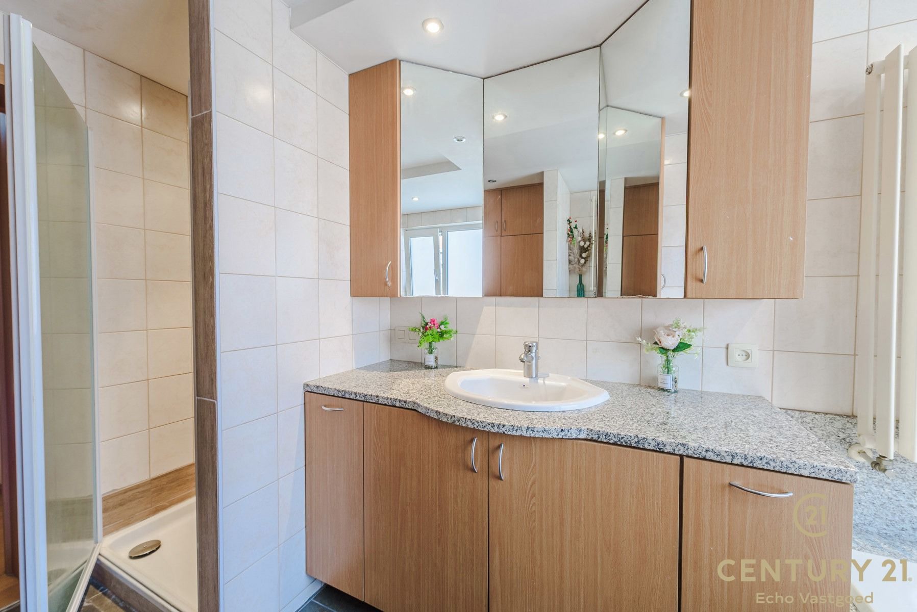 Ruime, gerenoveerde woning met 4 slpk en stadstuin foto 23