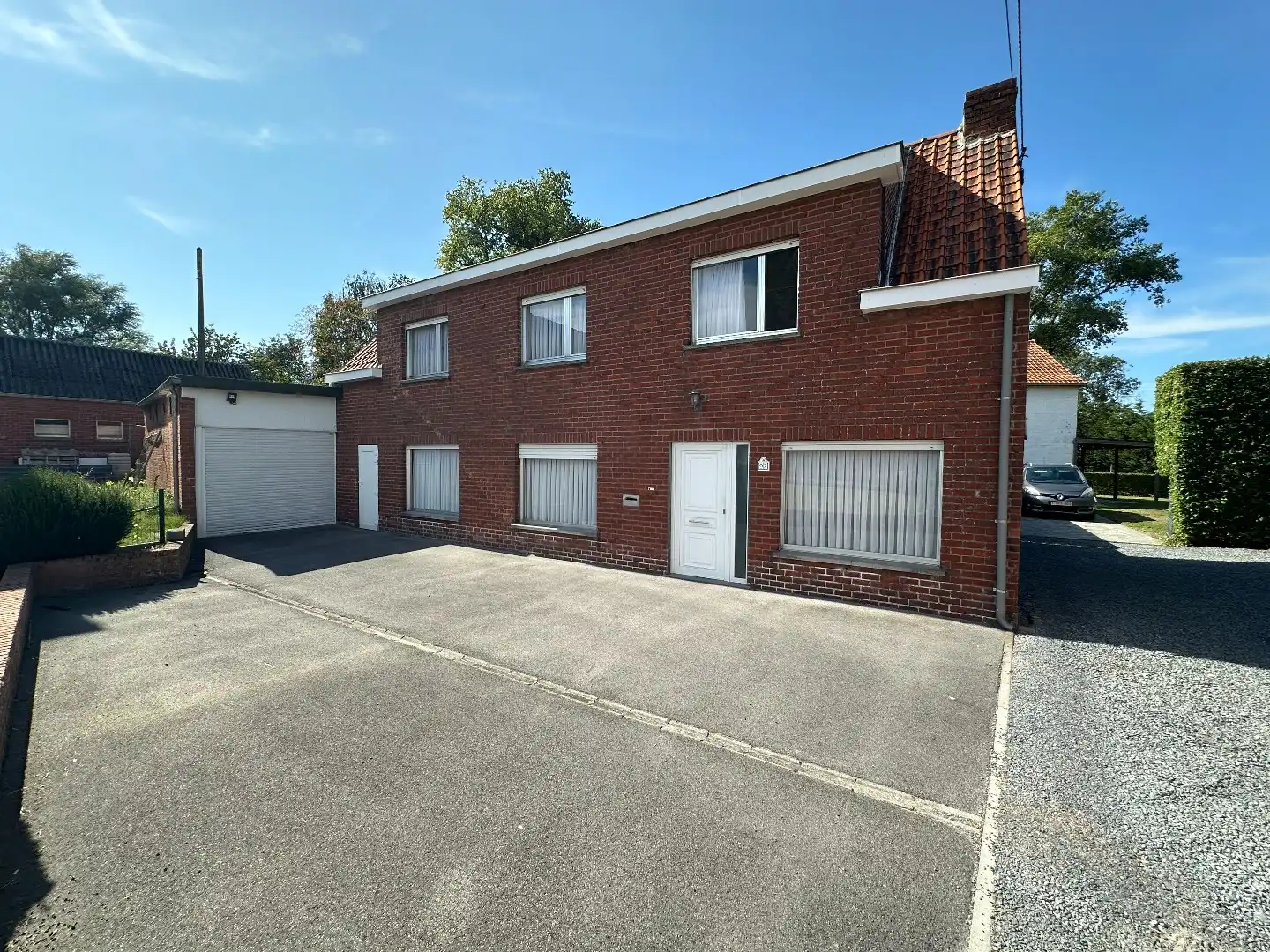 Rustige gelegen woning met 3 slpk, dubbele garage, tuin én landelijk open zicht, Ichtegem foto 2