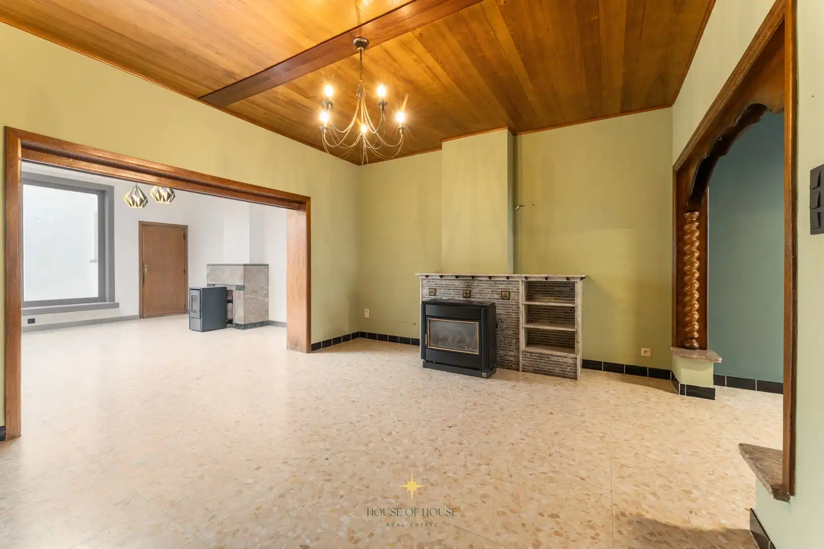 Ruime woning met garage én achterligggende loods foto 4