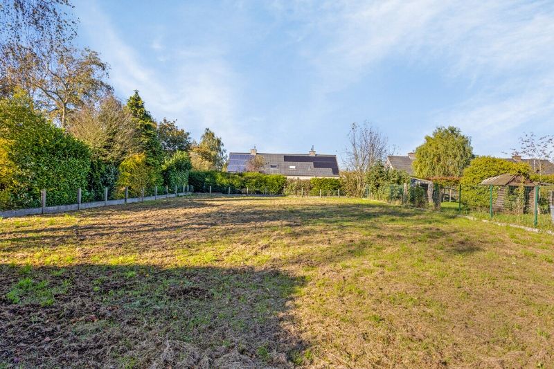 Te renoveren woning met riante tuin en bijgebouwen. foto 18