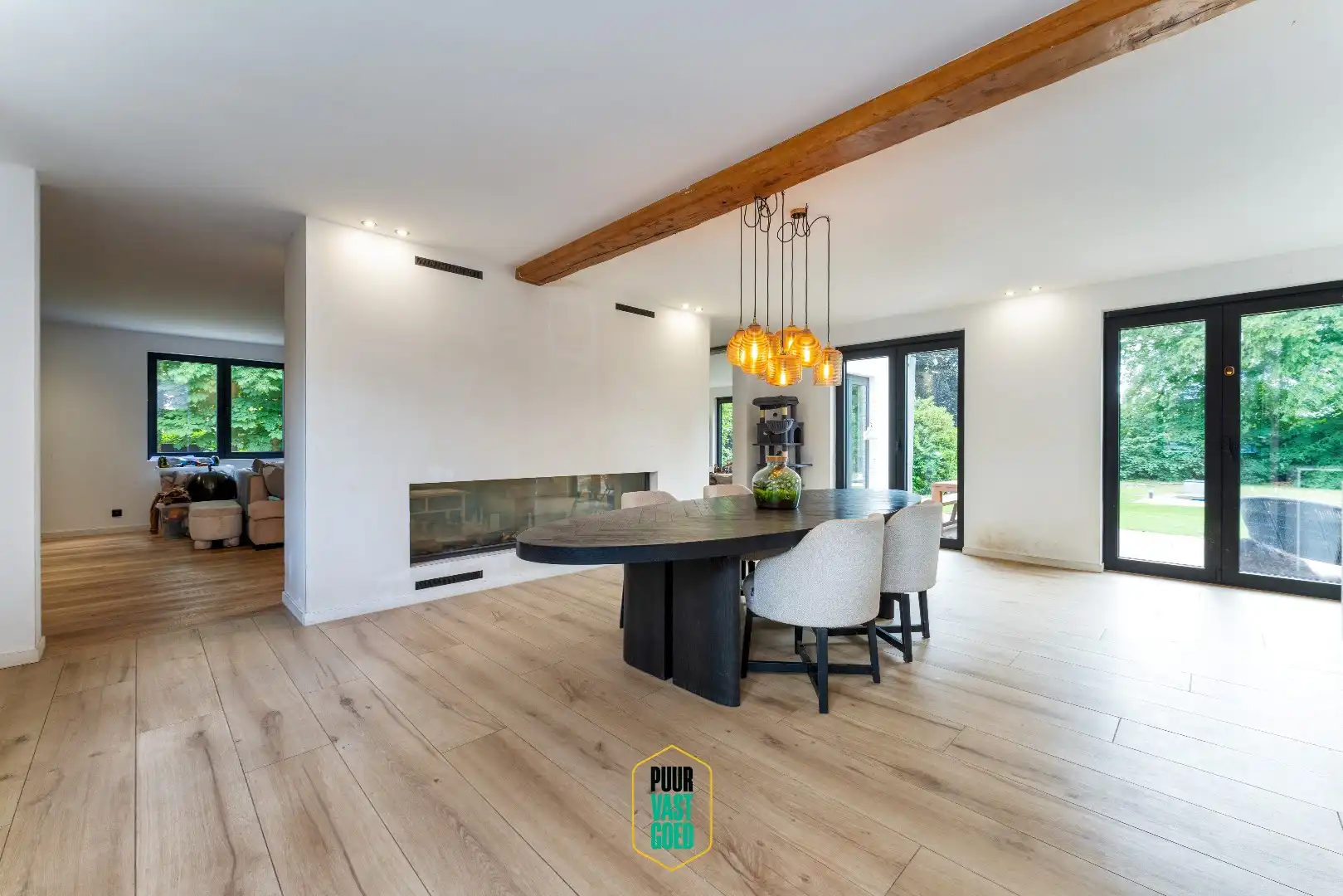 Knap gerenoveerde villa in uitgestrekte tuin foto 4