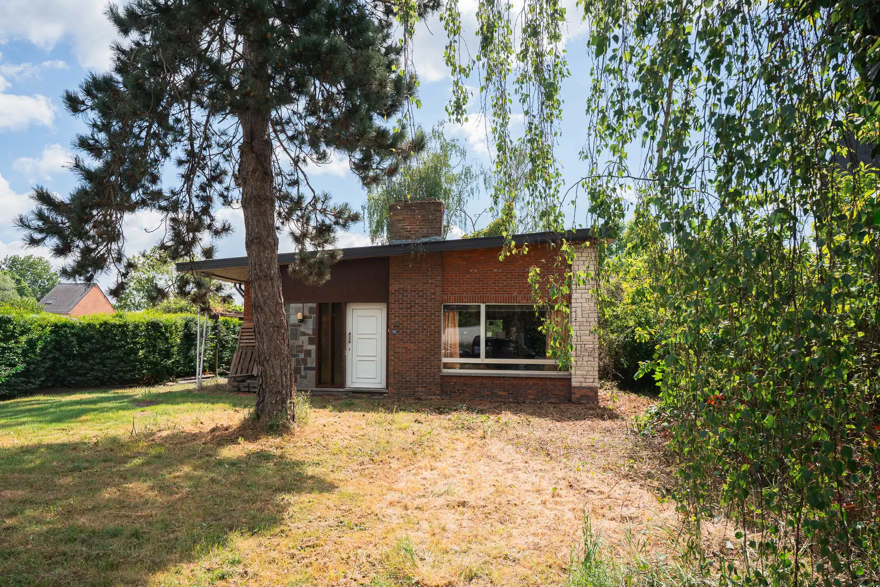 Bungalow op prachtig perceel van 18are in éénrichtingsstraat foto 3