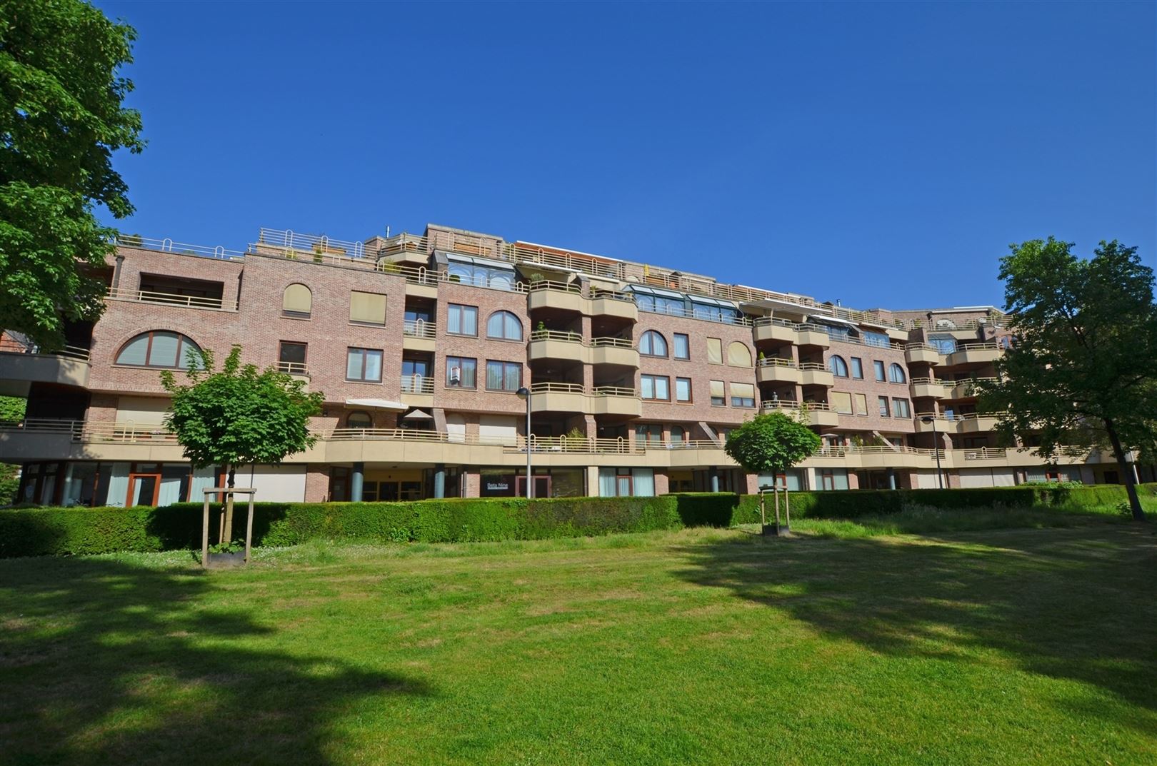 Ruim appartement met drie slaapkamers. foto 23