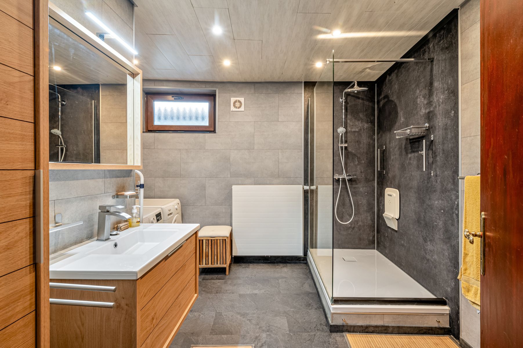 Ruime woning met bijgebouwen voor zelfstandige activiteit foto 16