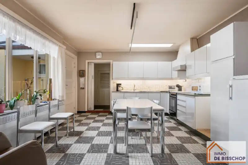 Karaktervolle woning met 3 slaapkamers, grote tuin en garage foto 7