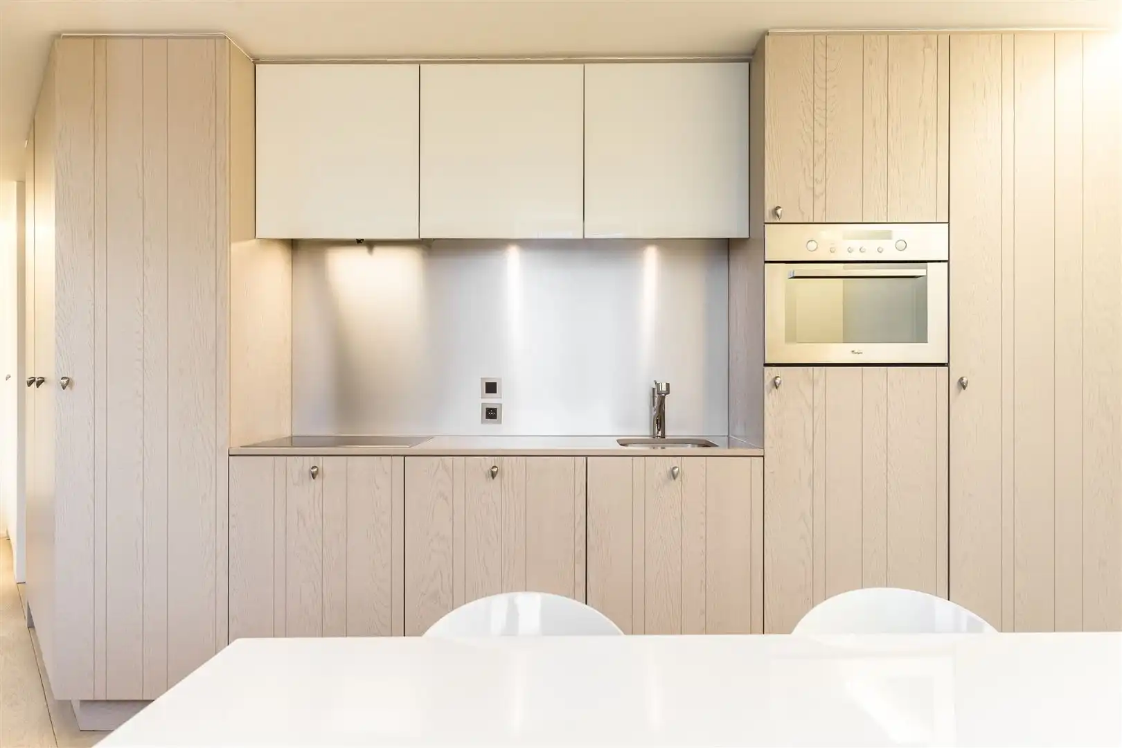Gemeubelde luxestudio van 63 m² aan de Bolivarplaats foto 4