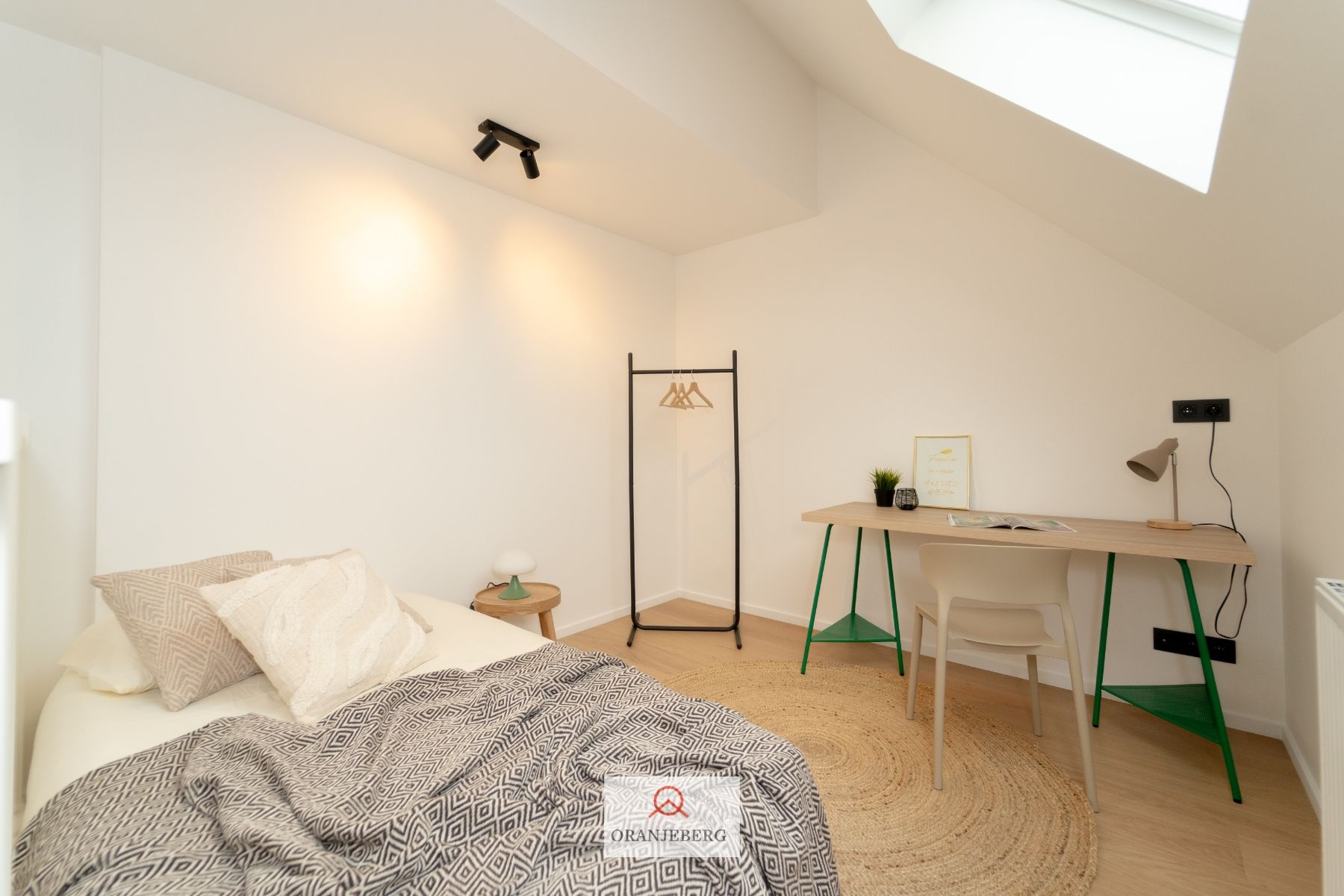 Gerenoveerde lichtrijke duplex studentenstudio foto 2