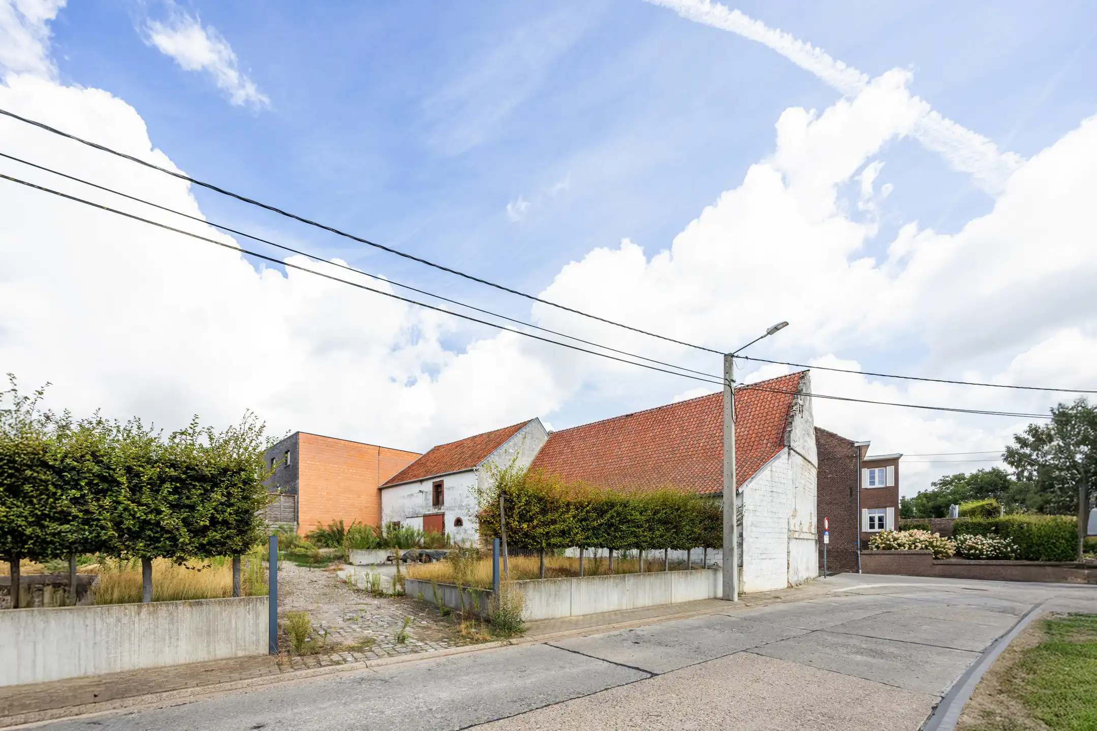Authentiek landgebouw met unieke woonmogelijkheden foto {{pictureIndex}}