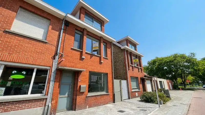 Gerenoveerde 3-slaapkamerwoning met ruim TERRAS te huur in Sint-Michiels Brugge foto 16
