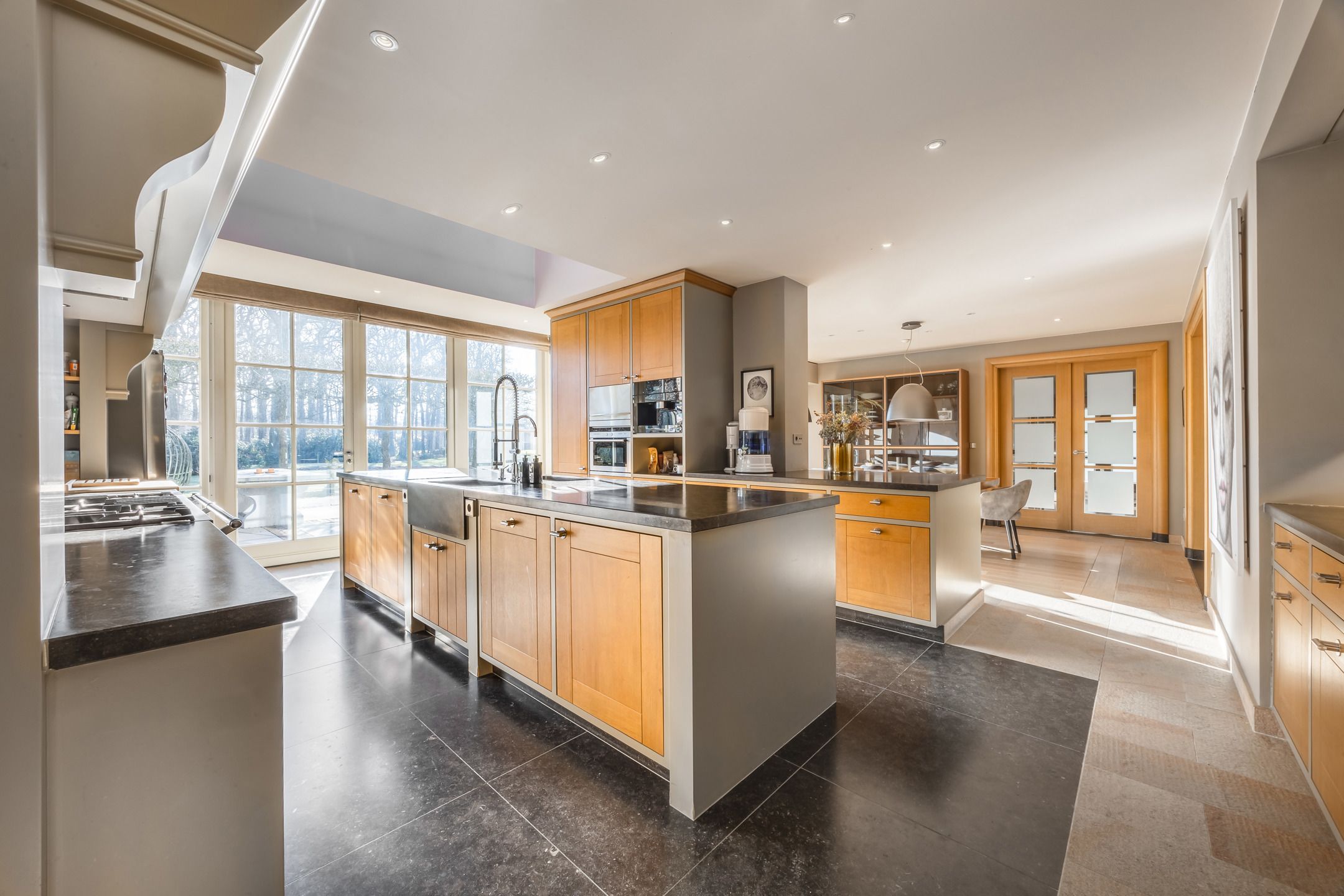 Exclusieve kasteelhoeve met zwembad op 2,7 ha grond, grenzend aan natuurgebied foto 19