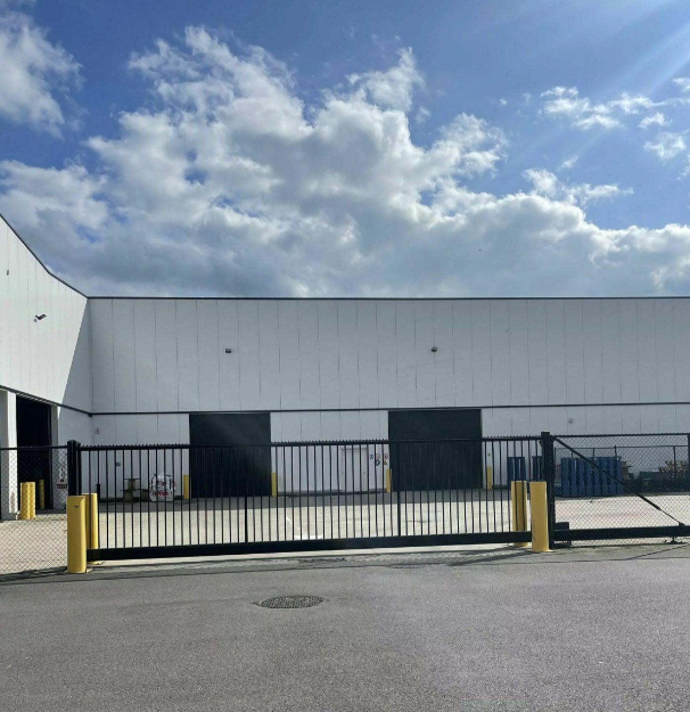 Industrieel pand te koop langs de Bosstraat 46 in Lummen.  foto 2