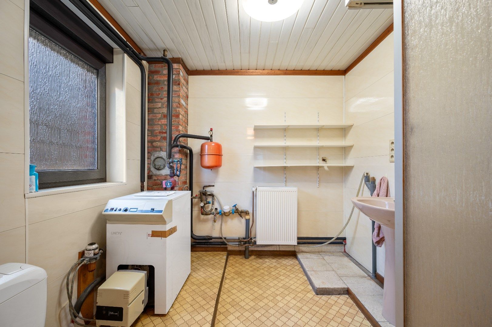 Charmante, te moderniseren woning in het groene Attenrode foto 15