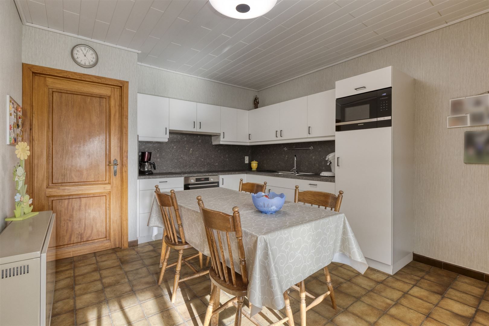 Goed onderhouden open bebouwing gelegen op 1.170 m² met 4 slaapkamers. foto 8