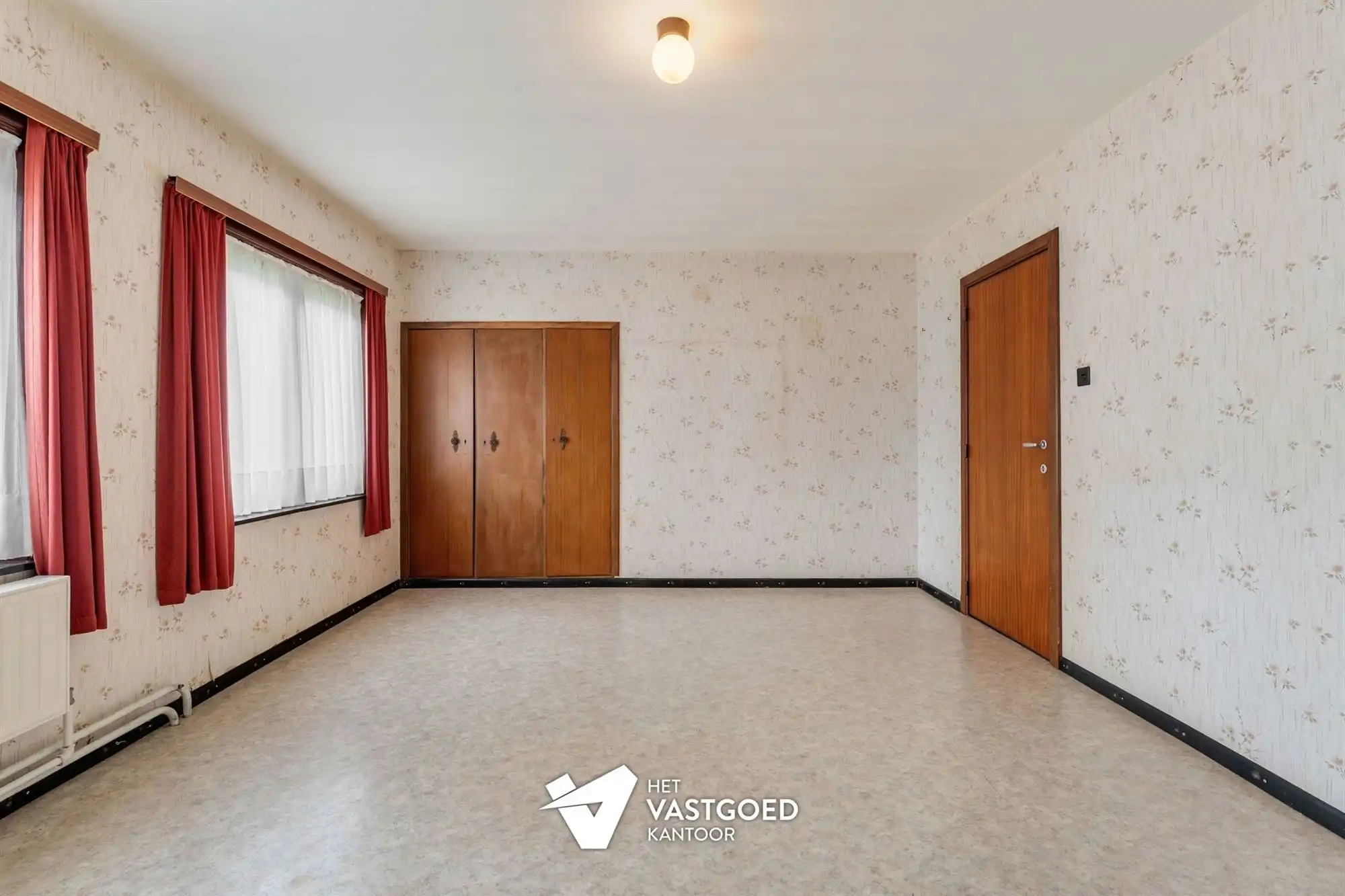OP TE FRISSEN KARAKTERVOLLE WONING UITERST RUSTIG GELEGEN TEN MIDDEN VAN HET GROEN OP EEN PERCEEL VAN 20A16CA TE OOSTHAM foto 16