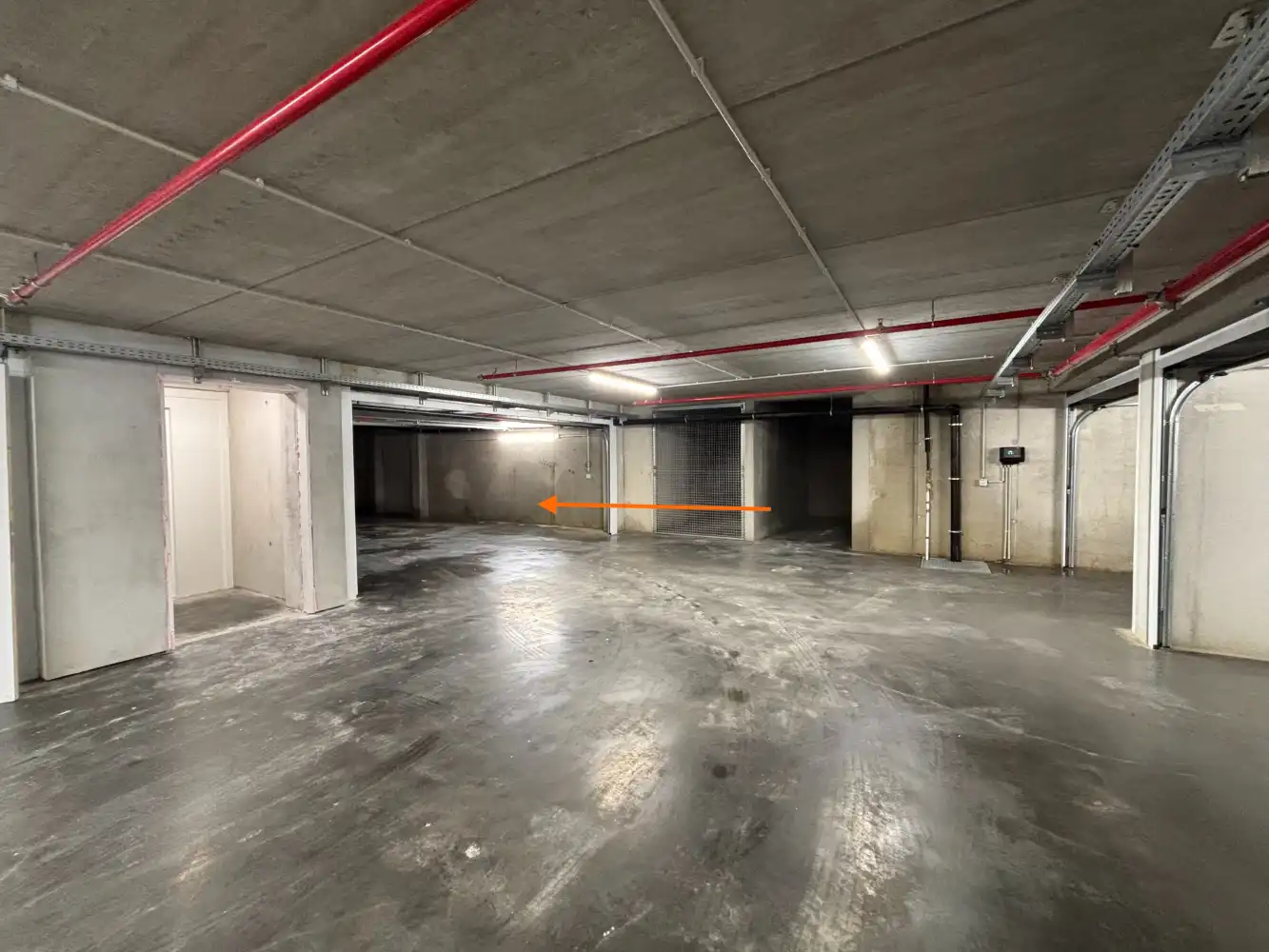 Uiterst ruime garagebox te koop - 78 m2 - goed voor 4 voertuigen foto 3